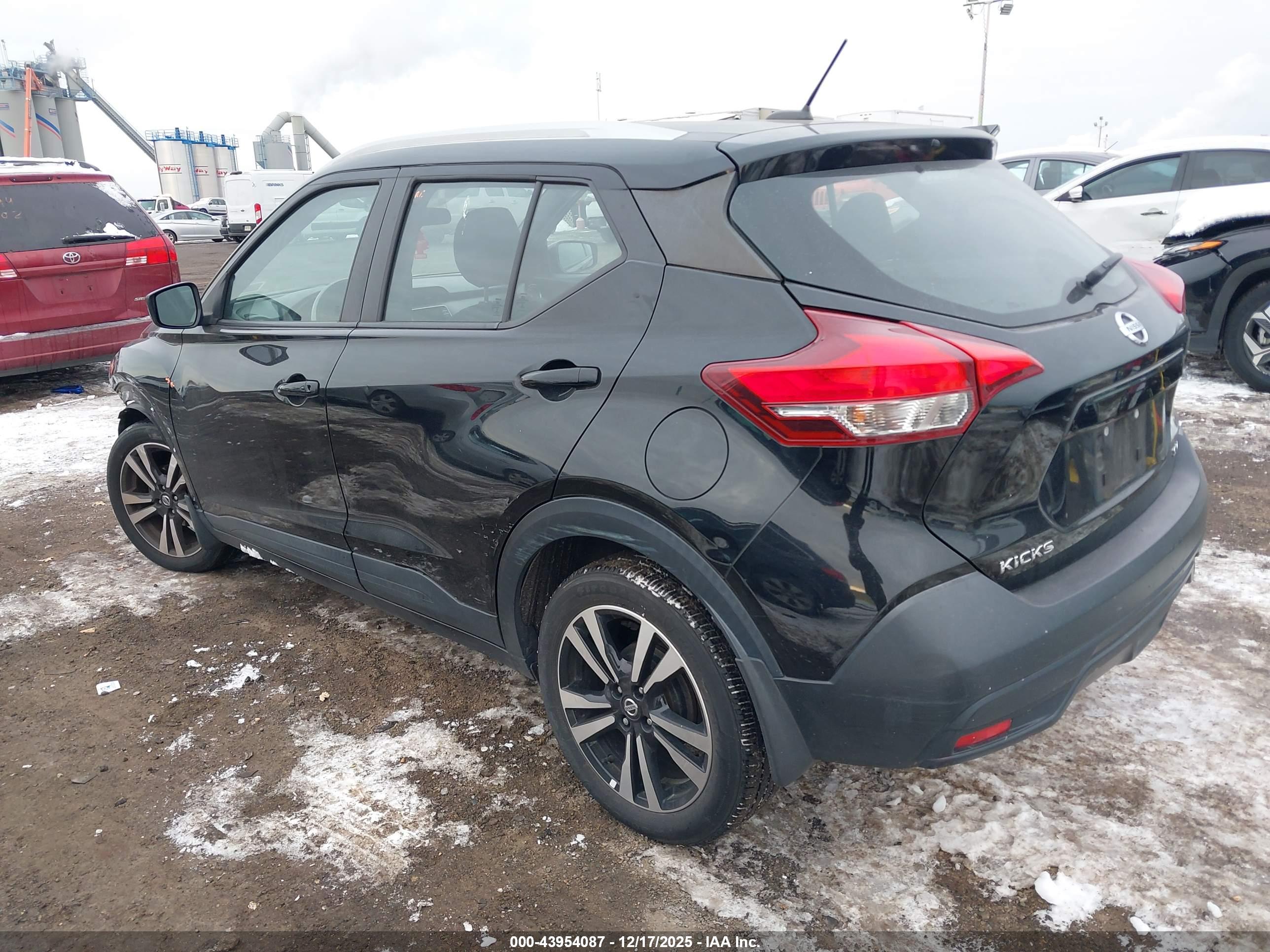 NISSAN KICKS image 3