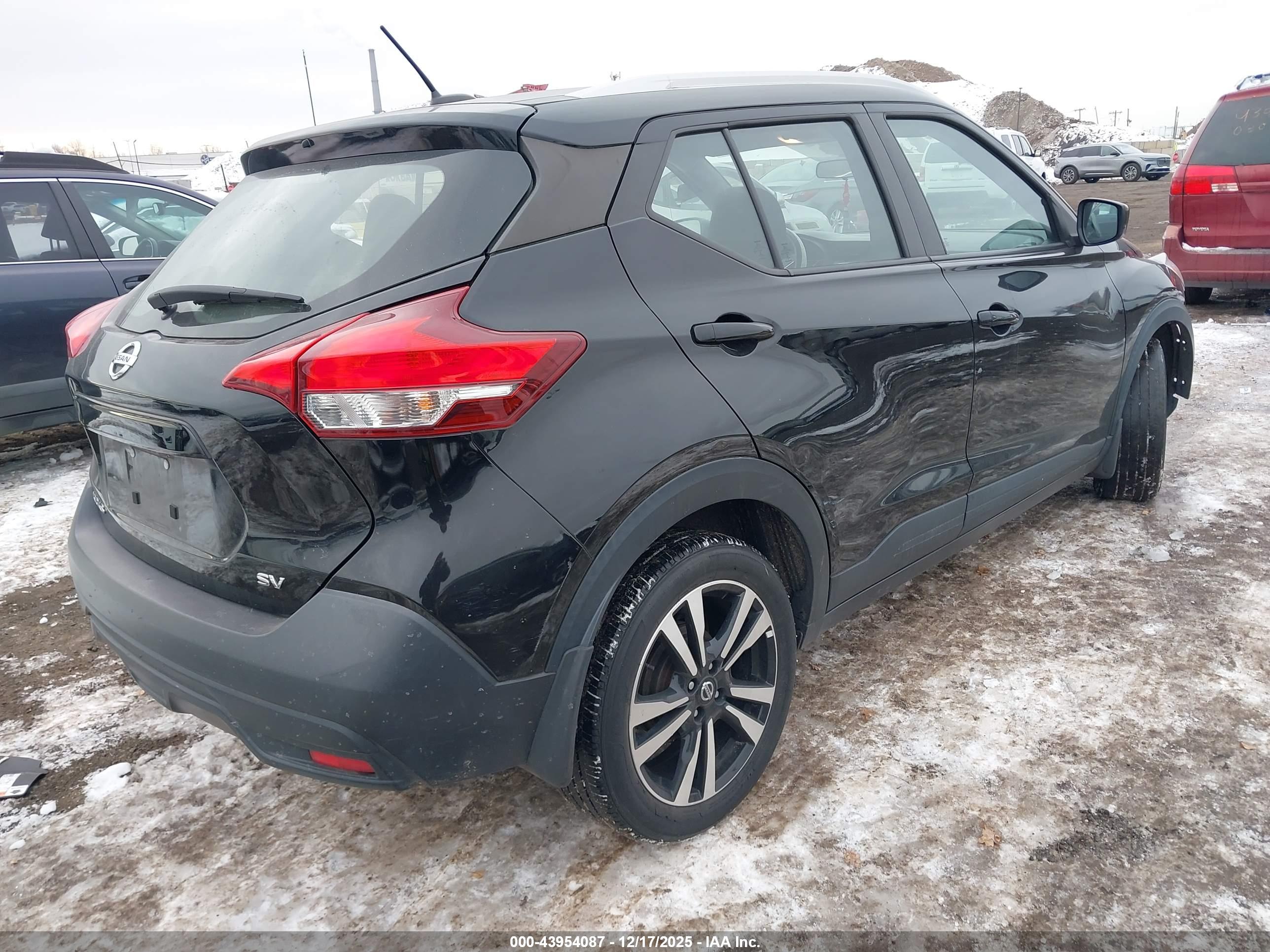 NISSAN KICKS image 4