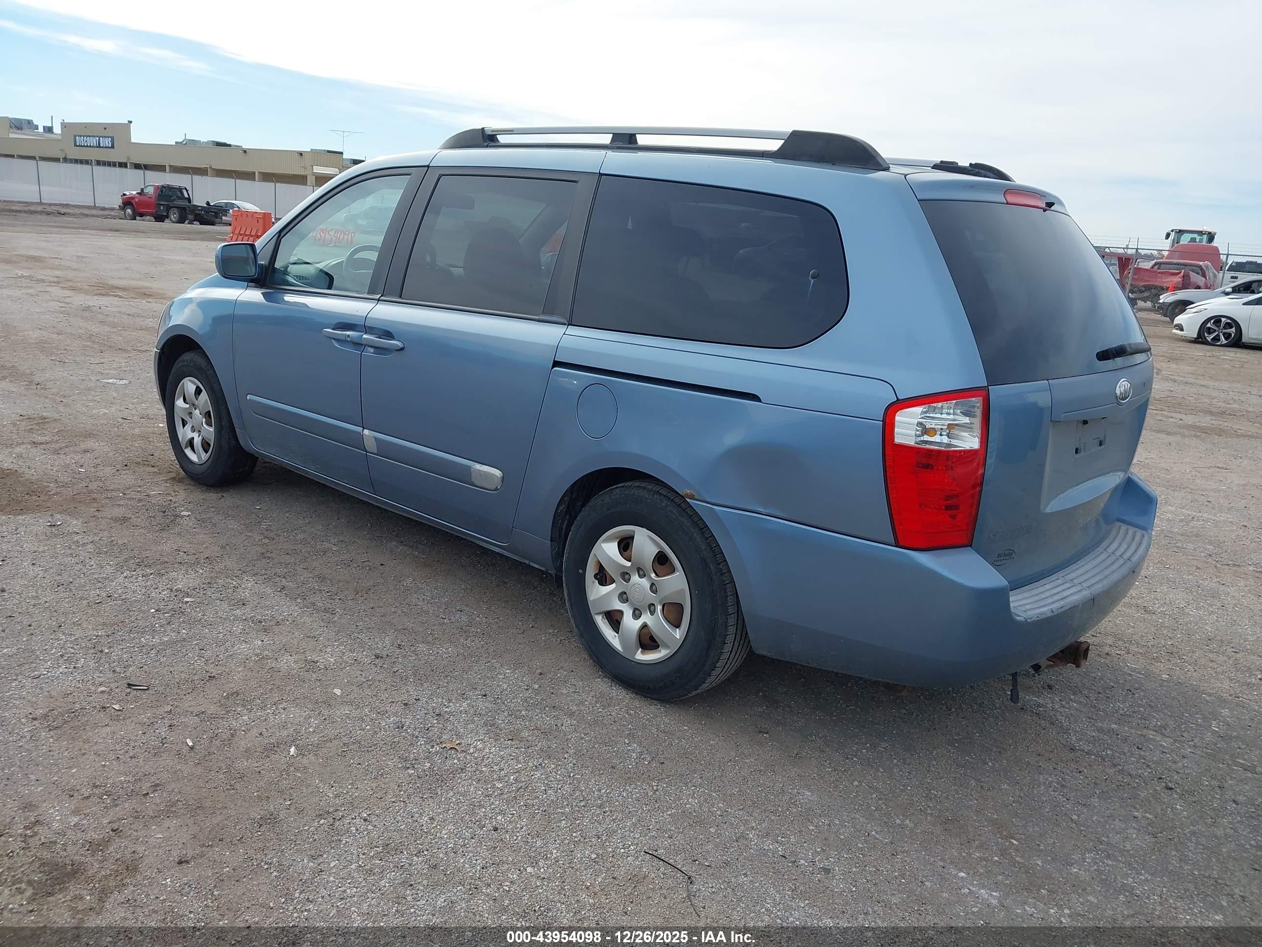 KIA SEDONA image 3