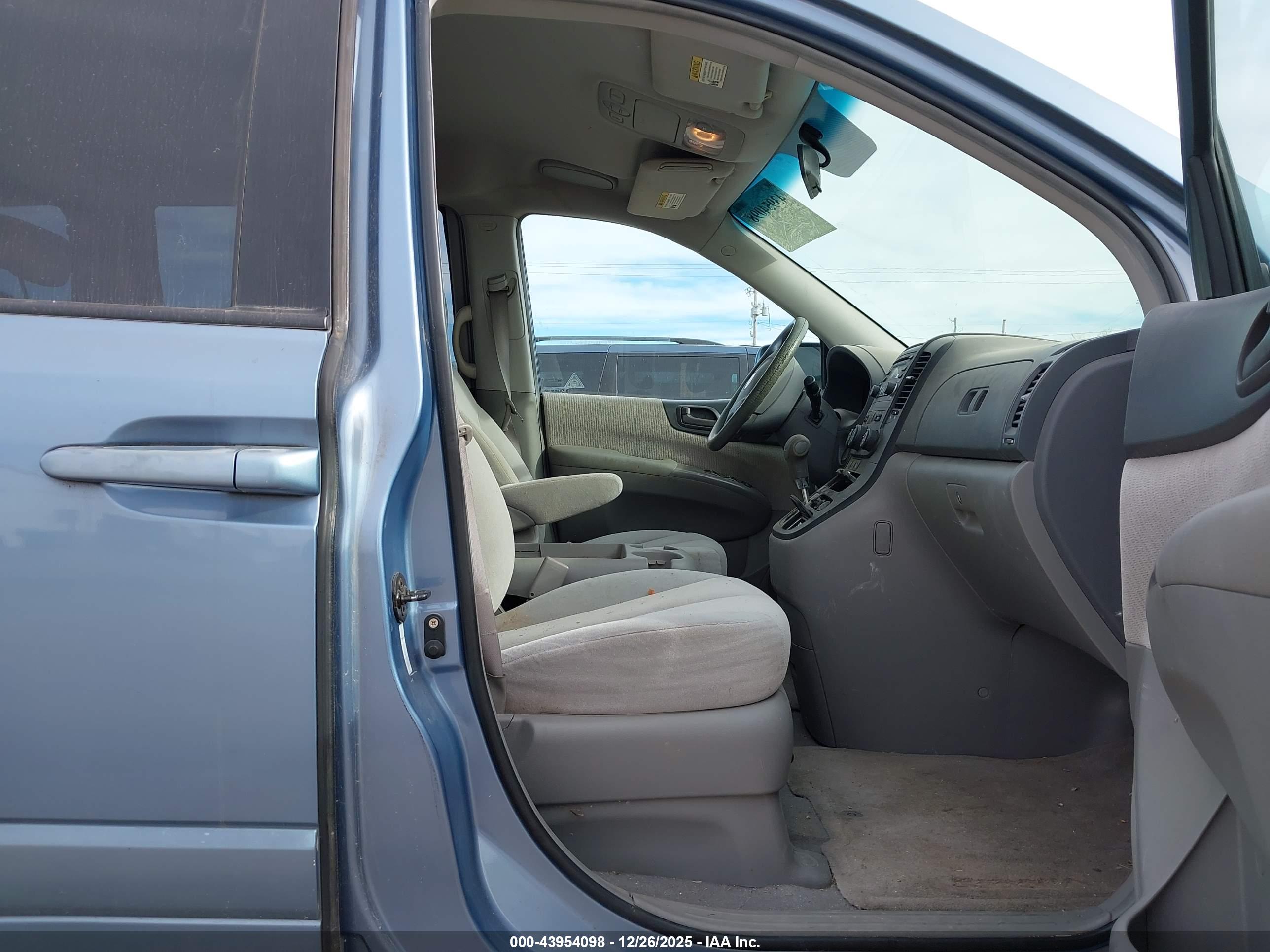 KIA SEDONA image 5