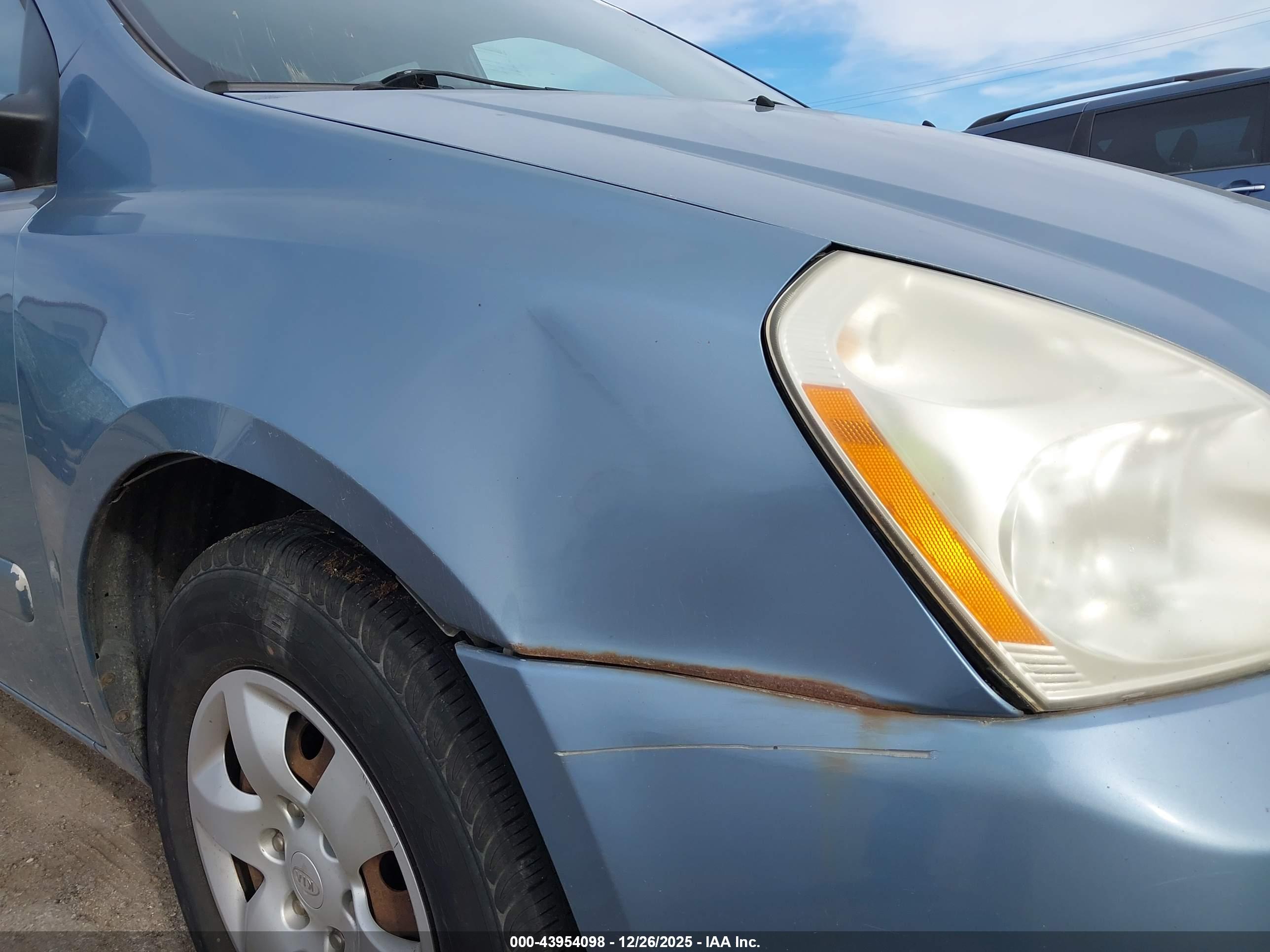 KIA SEDONA image 6