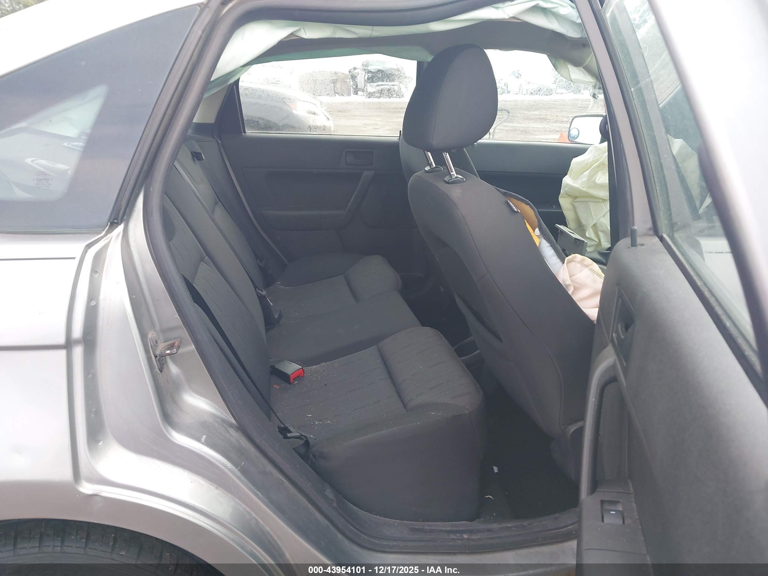 FORD FOCUS image 8