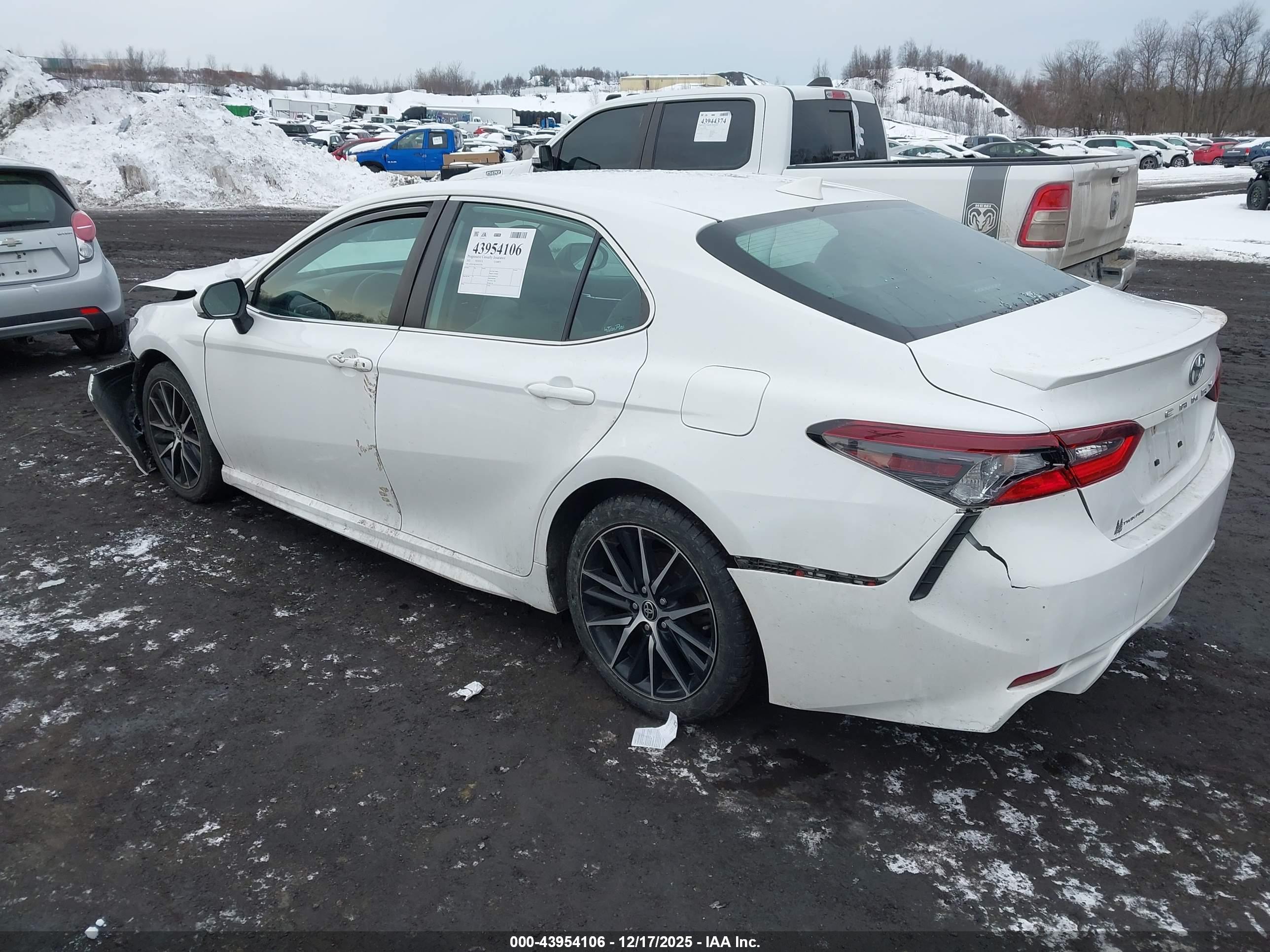 TOYOTA CAMRY image 3