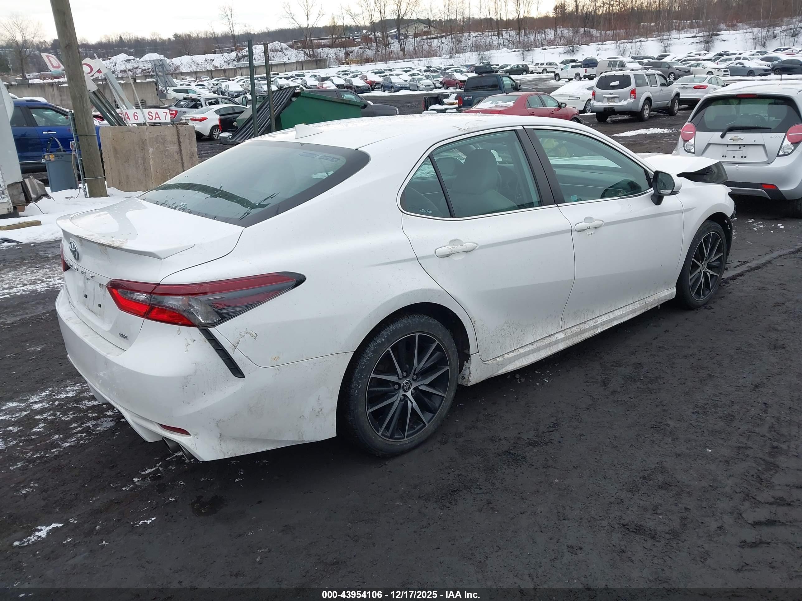 TOYOTA CAMRY image 4