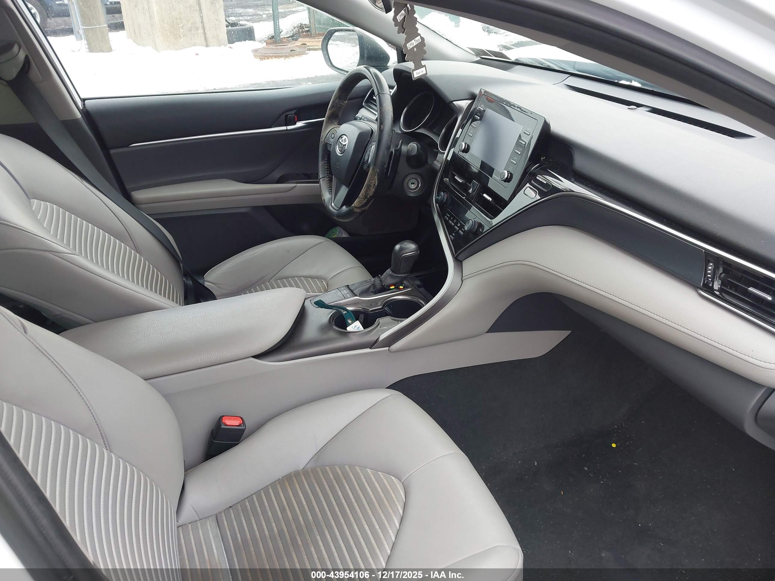 TOYOTA CAMRY image 5
