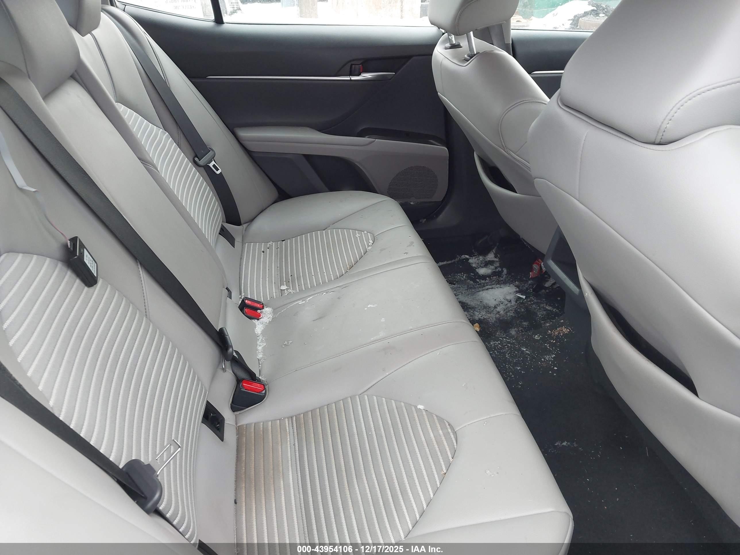 TOYOTA CAMRY image 8