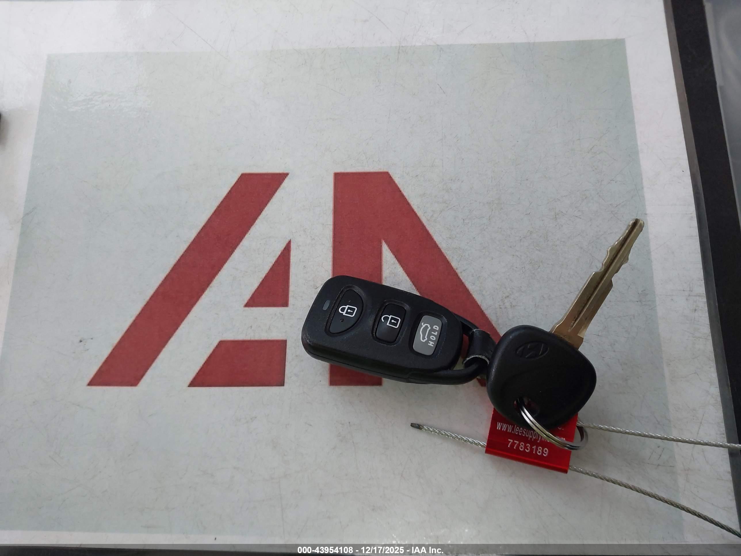 HYUNDAI ELANTRA image 11