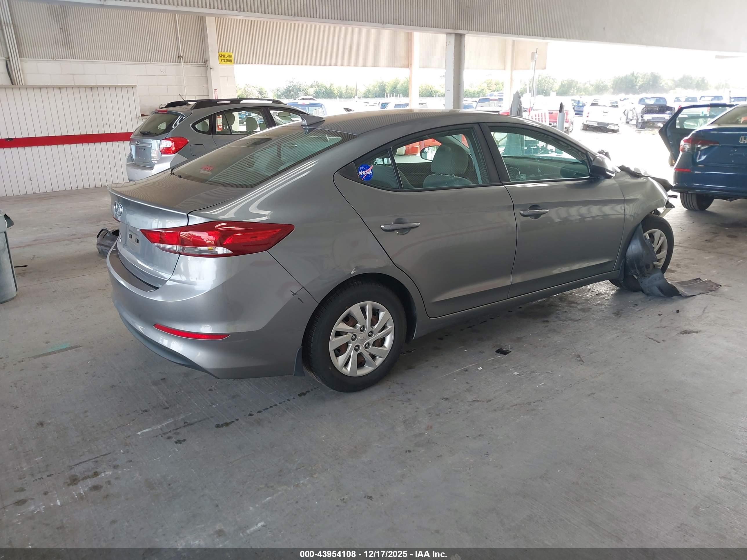 HYUNDAI ELANTRA image 4