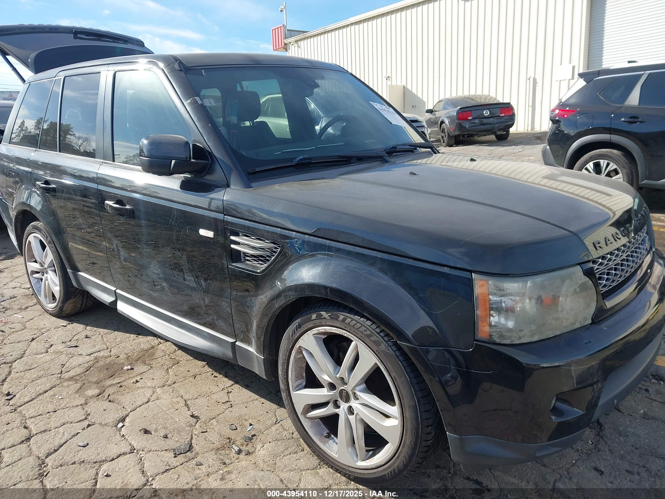LAND ROVER image 6
