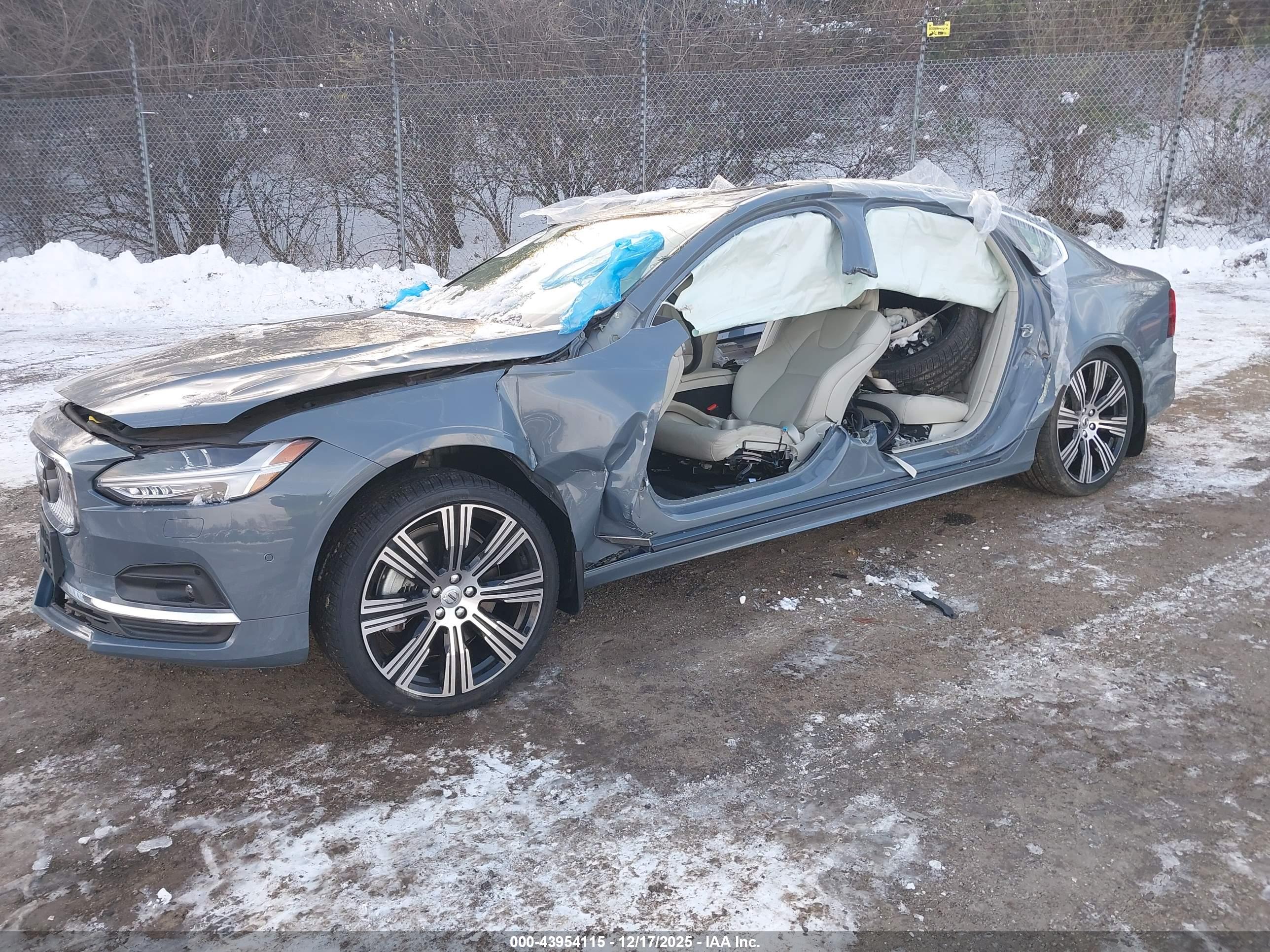 VOLVO S90 image 2