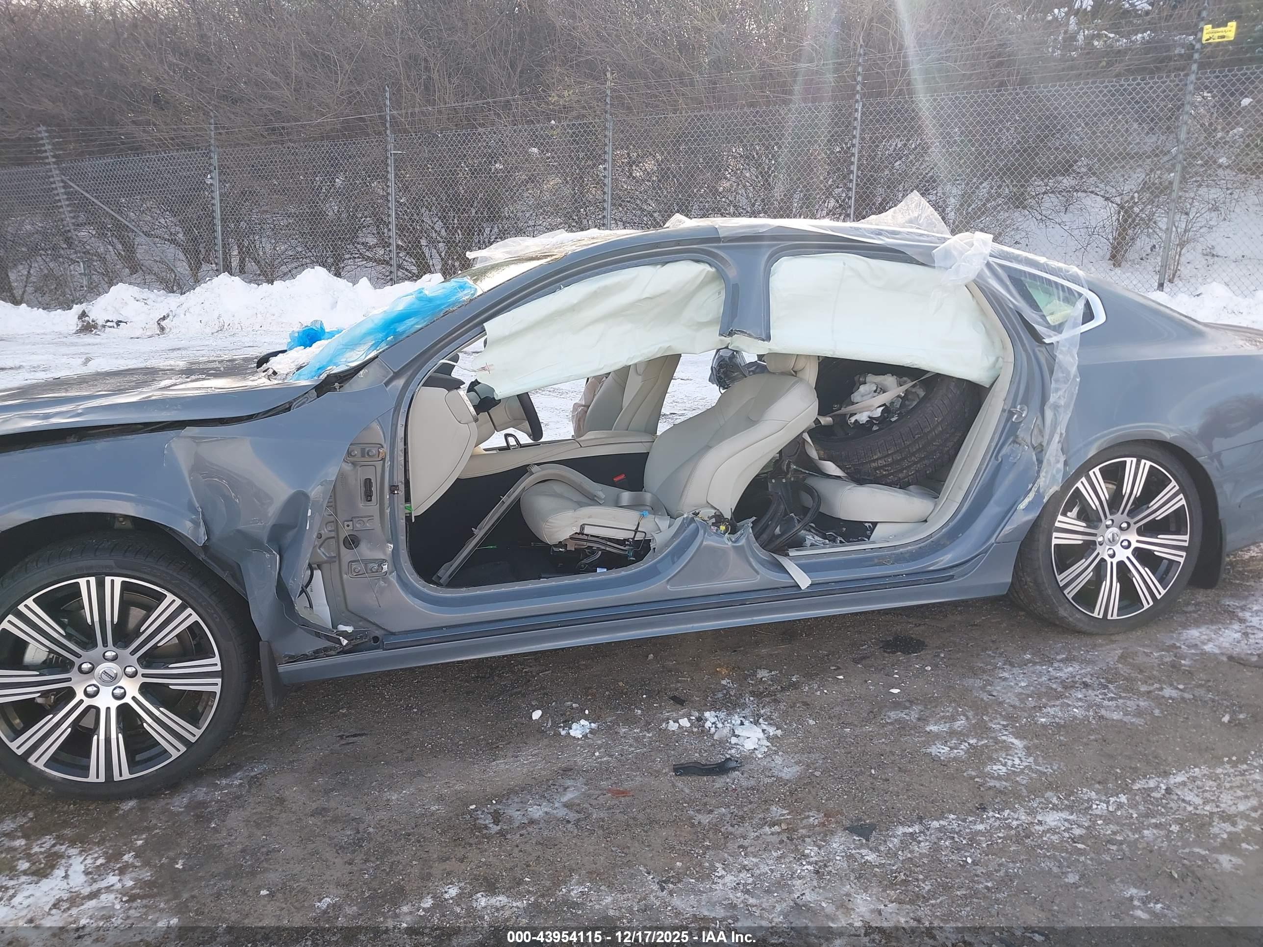 VOLVO S90 image 6