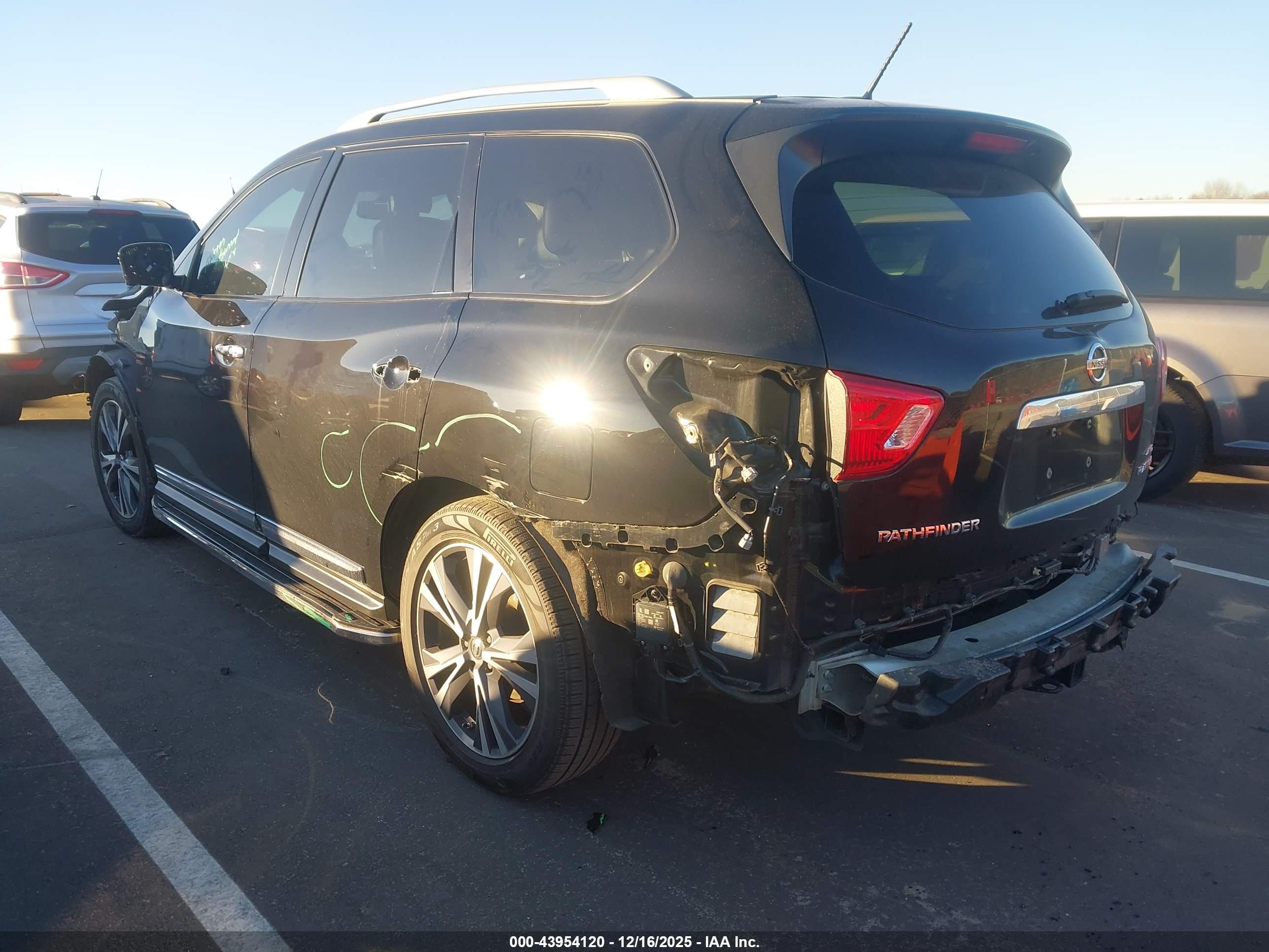 NISSAN PATHFINDER image 3