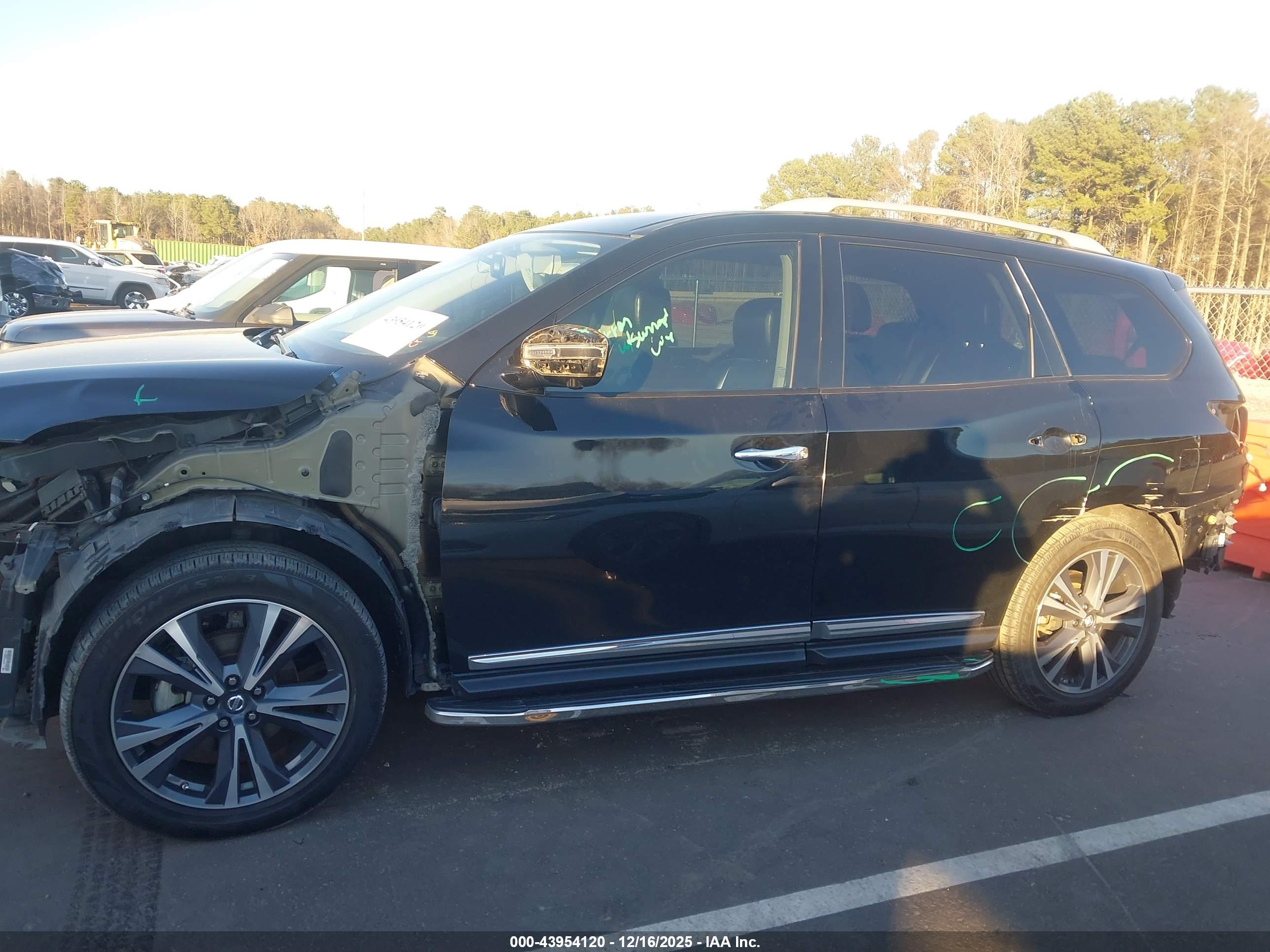 NISSAN PATHFINDER image 6