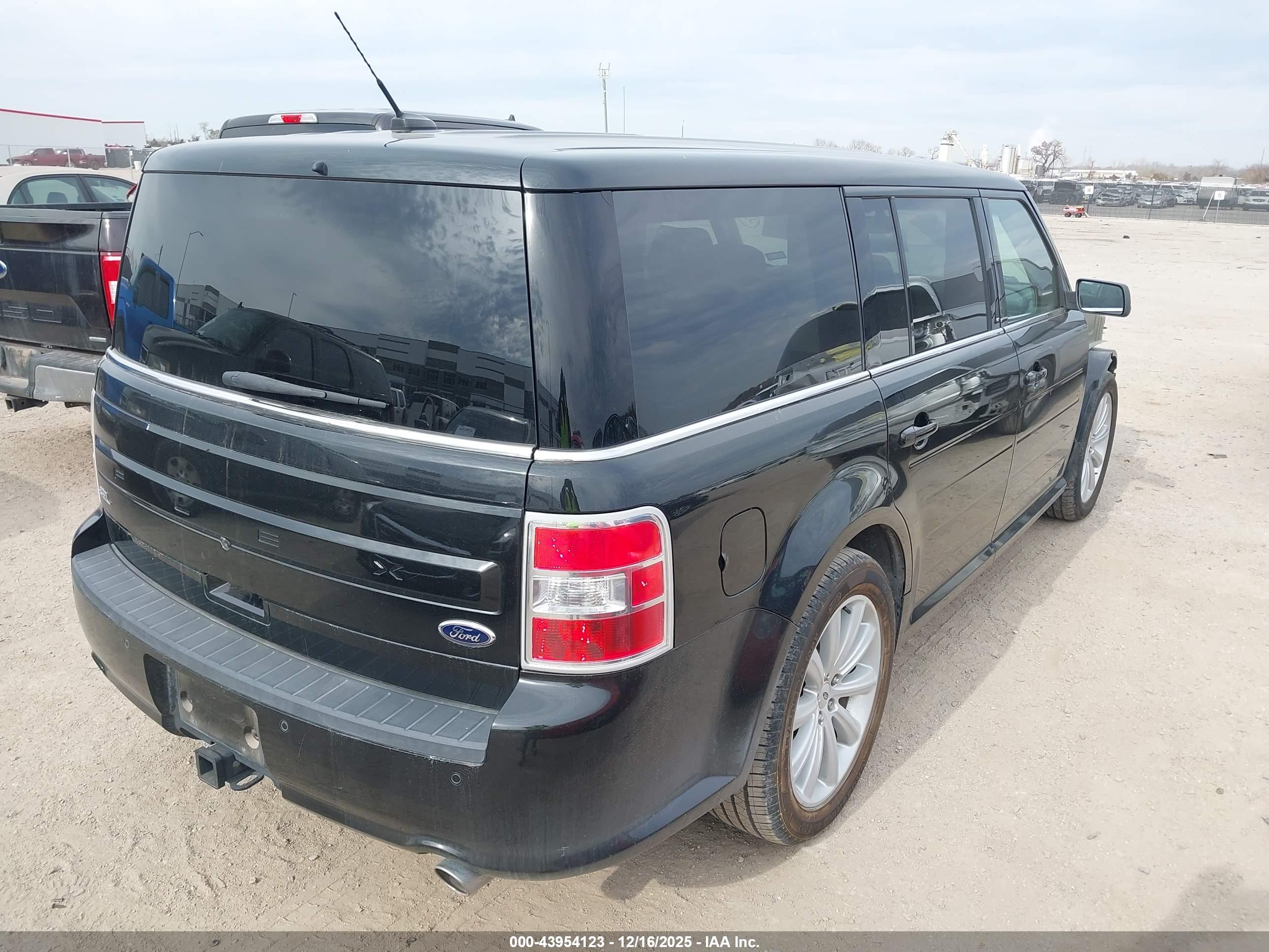 FORD FLEX image 4