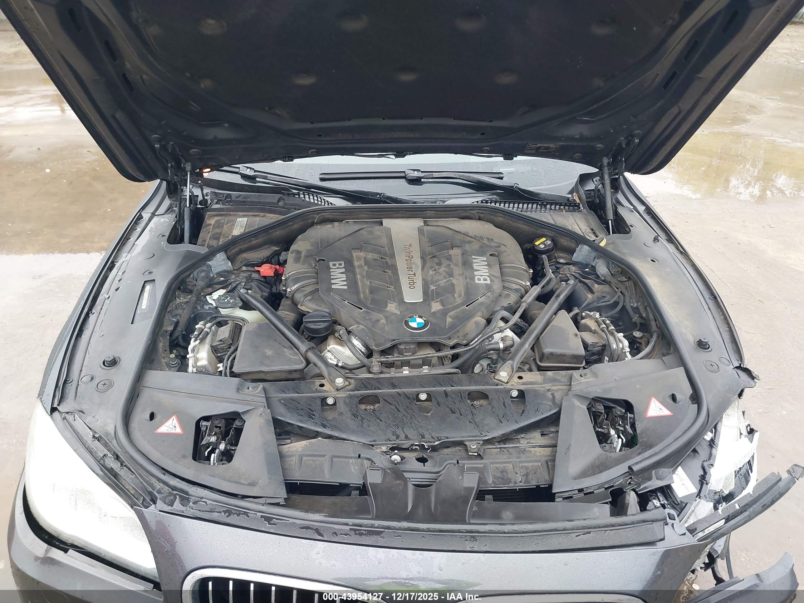 BMW 750I image 10