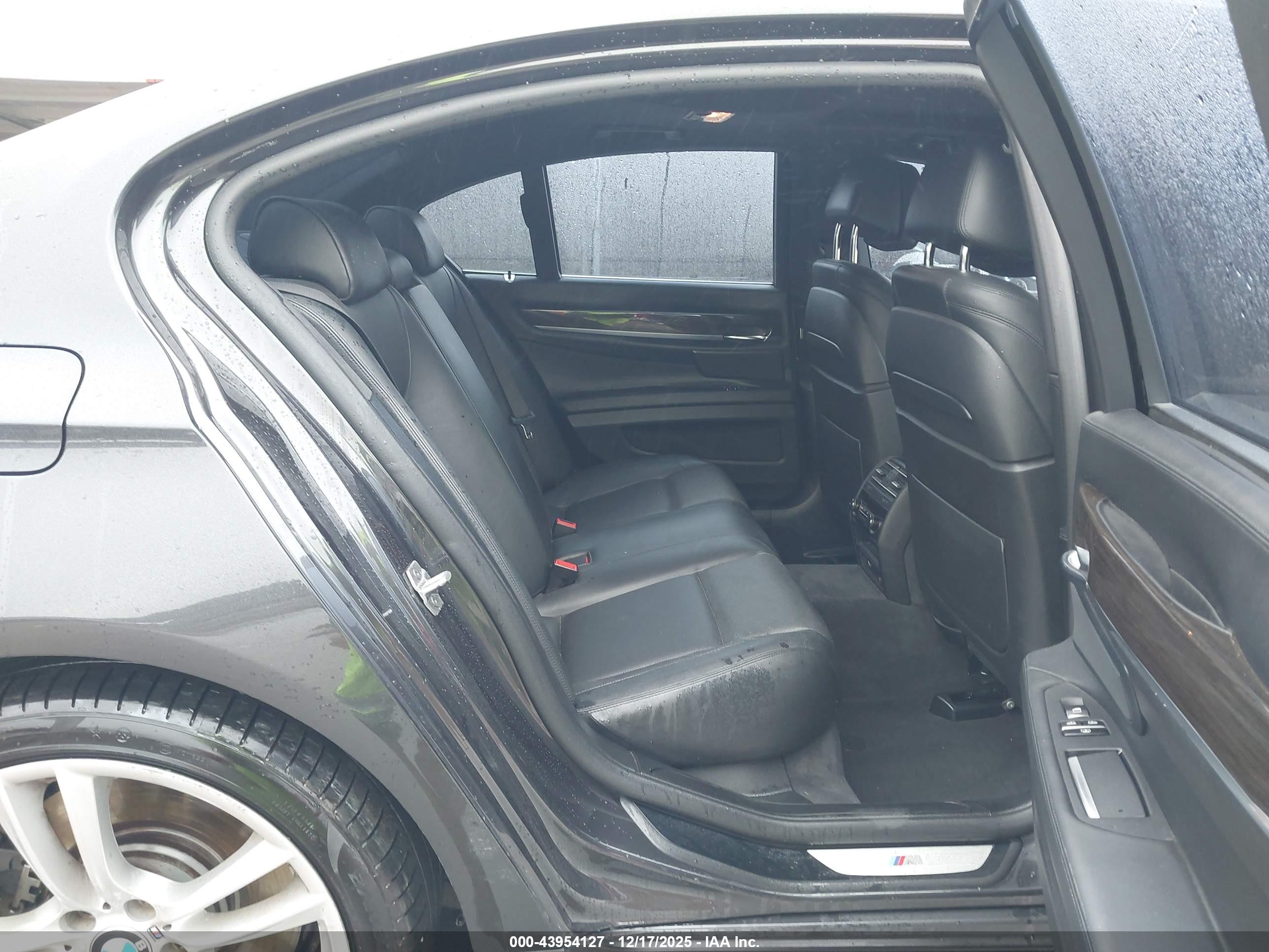 BMW 750I image 8