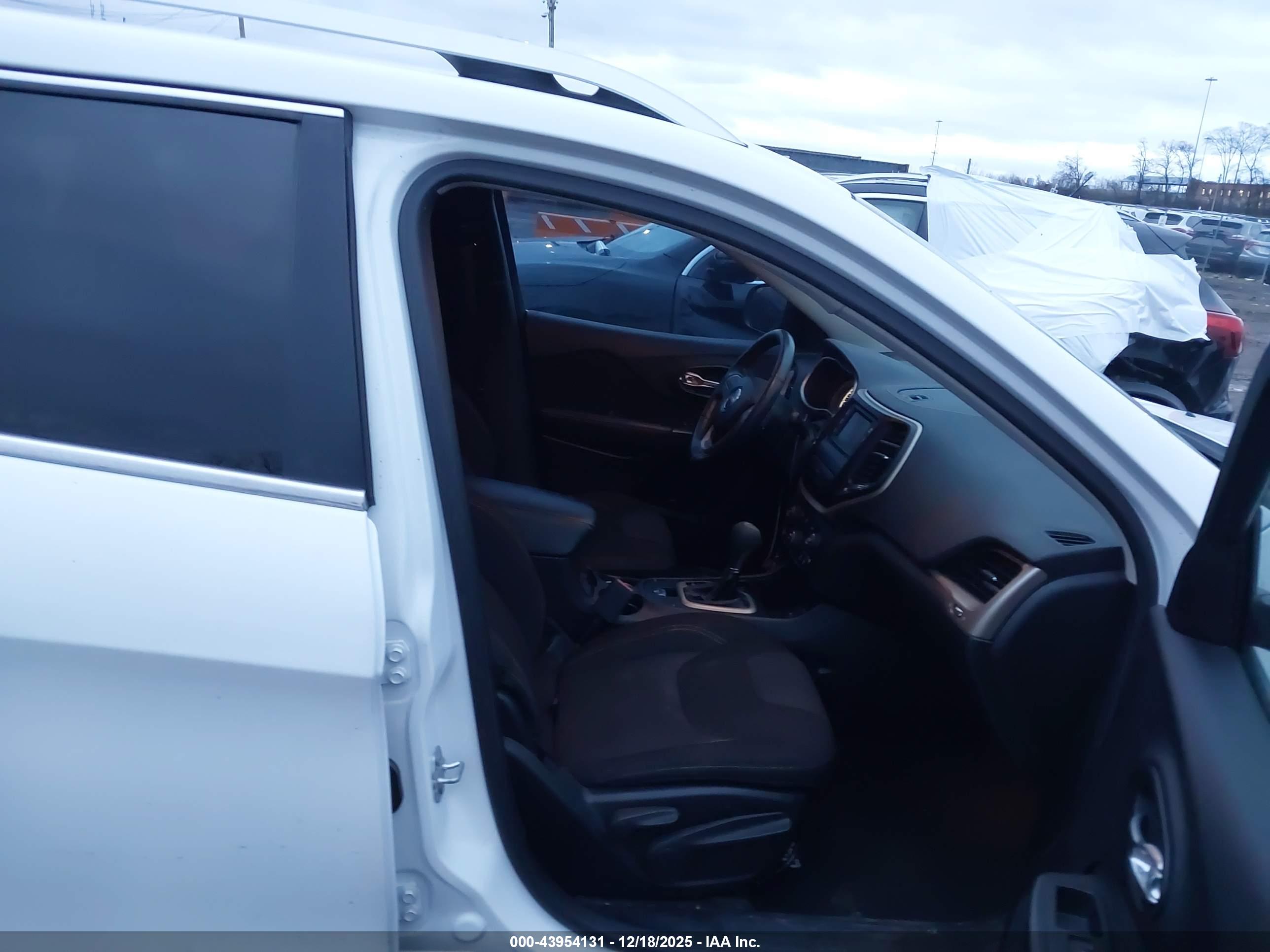 JEEP CHEROKEE image 5