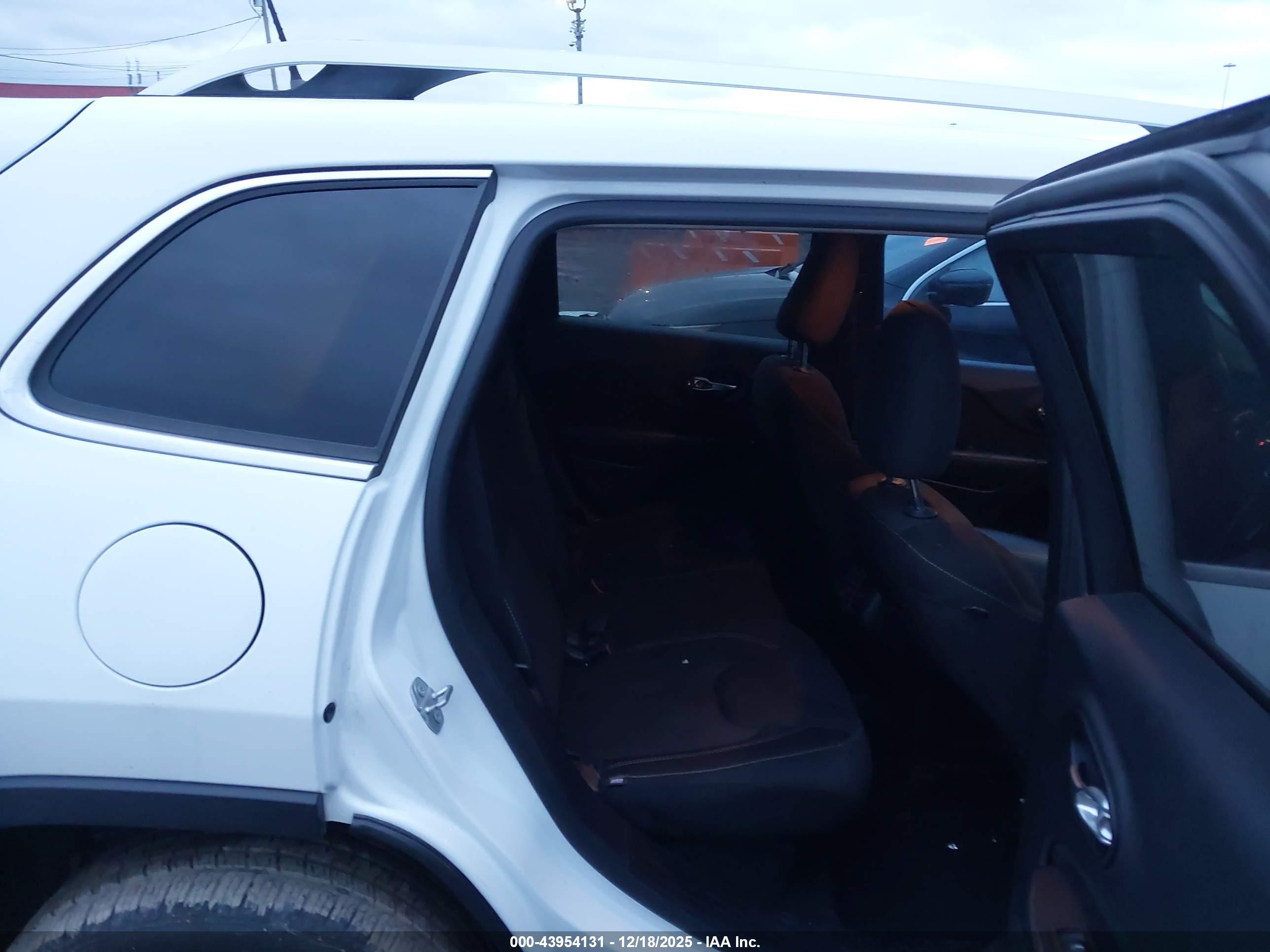 JEEP CHEROKEE image 8