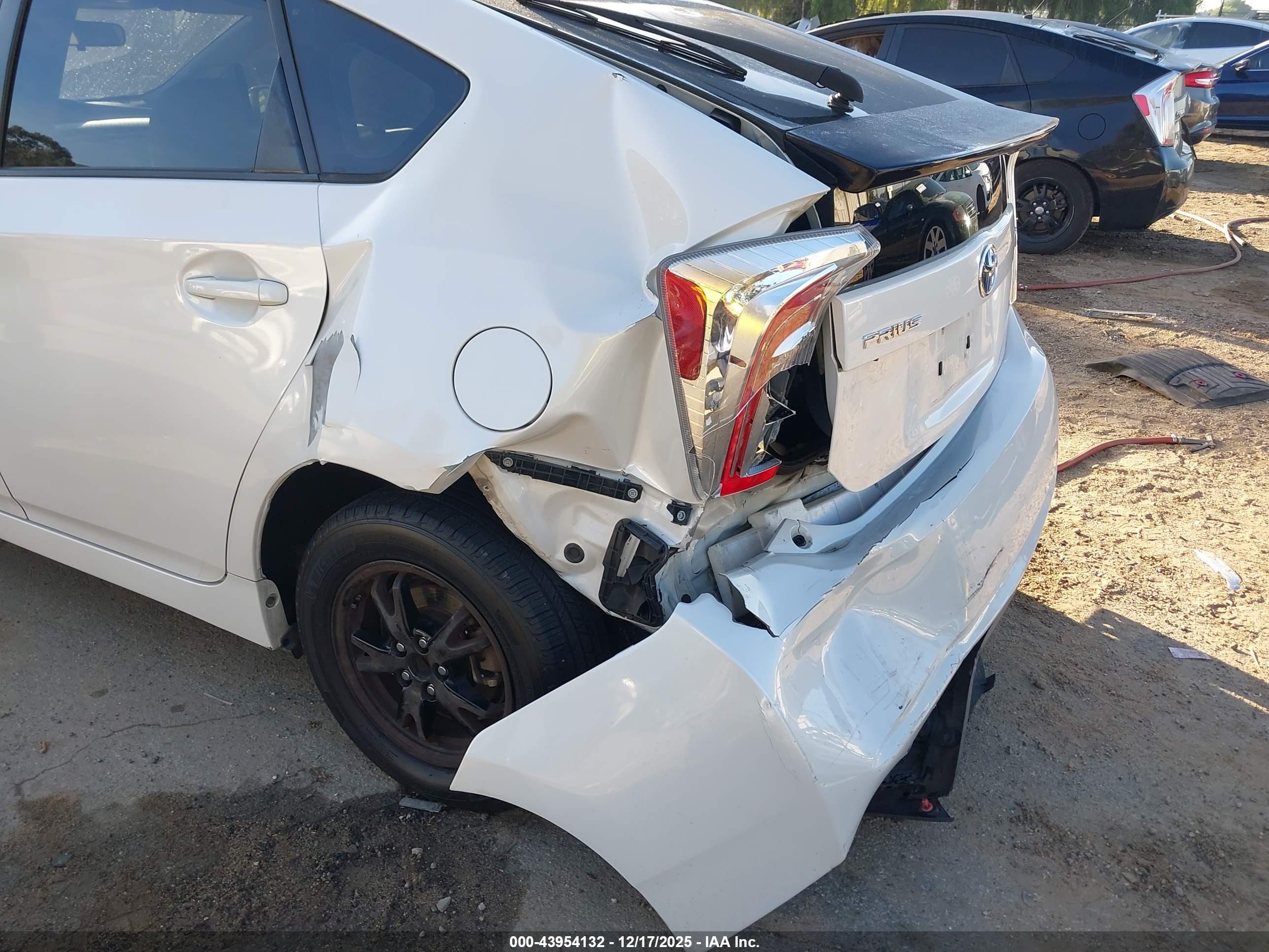 TOYOTA PRIUS image 6