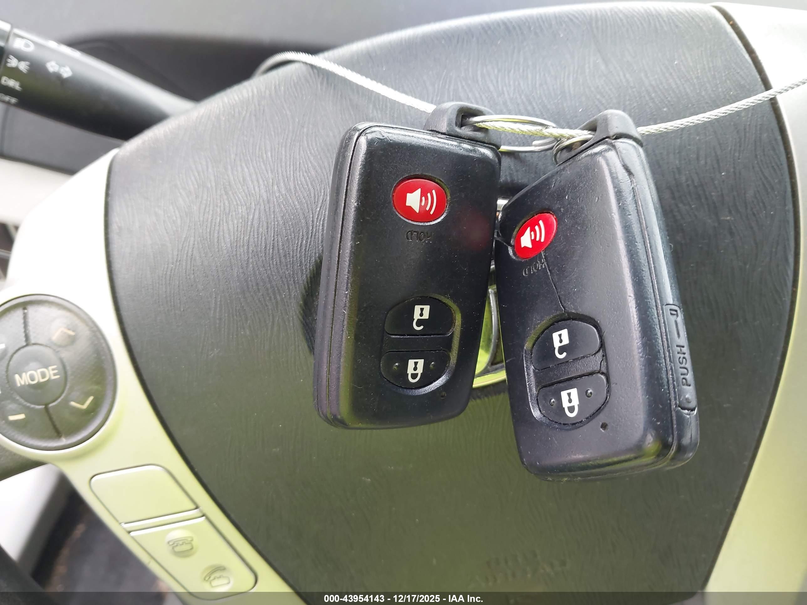 TOYOTA PRIUS image 11