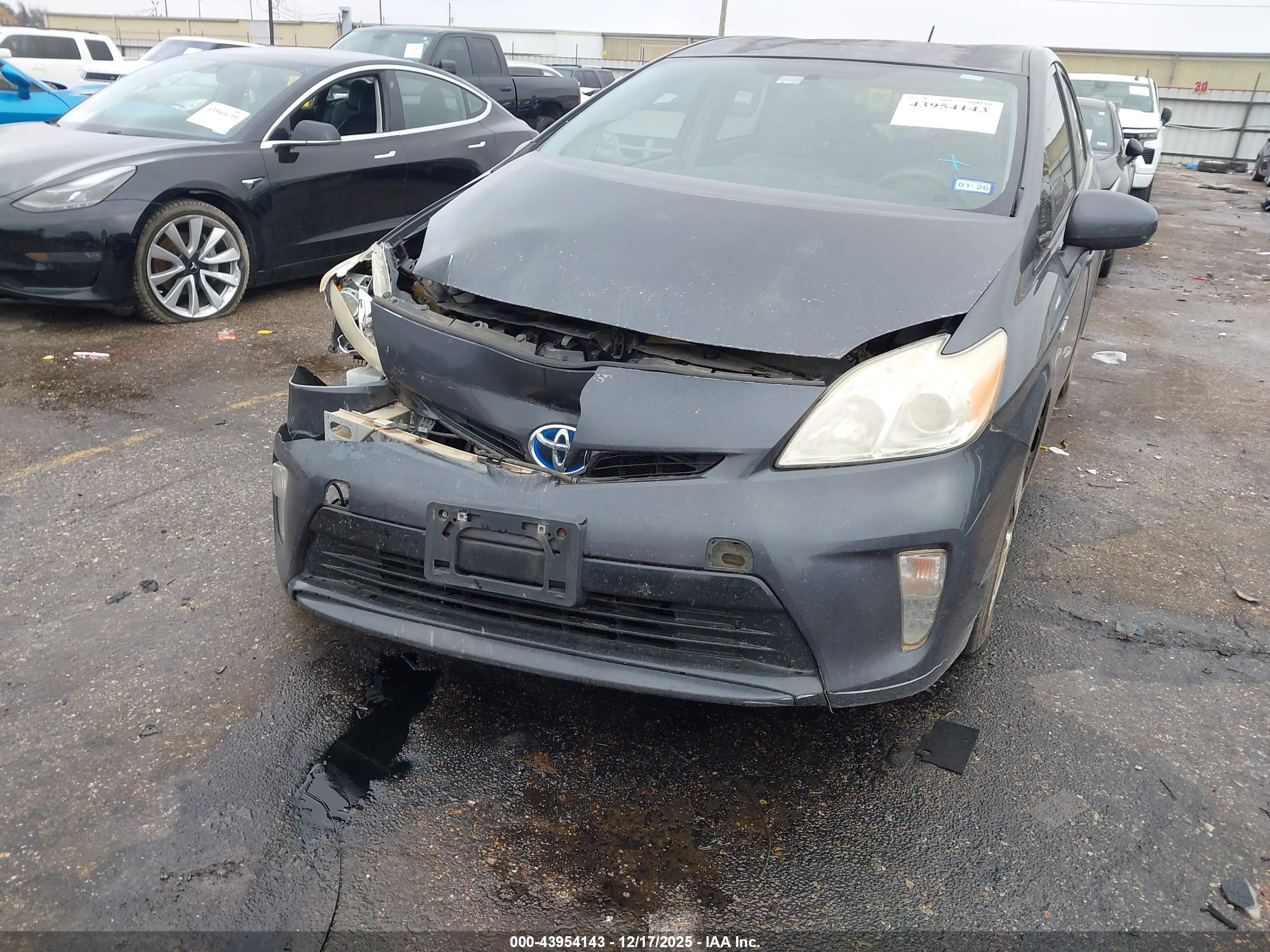 TOYOTA PRIUS image 6