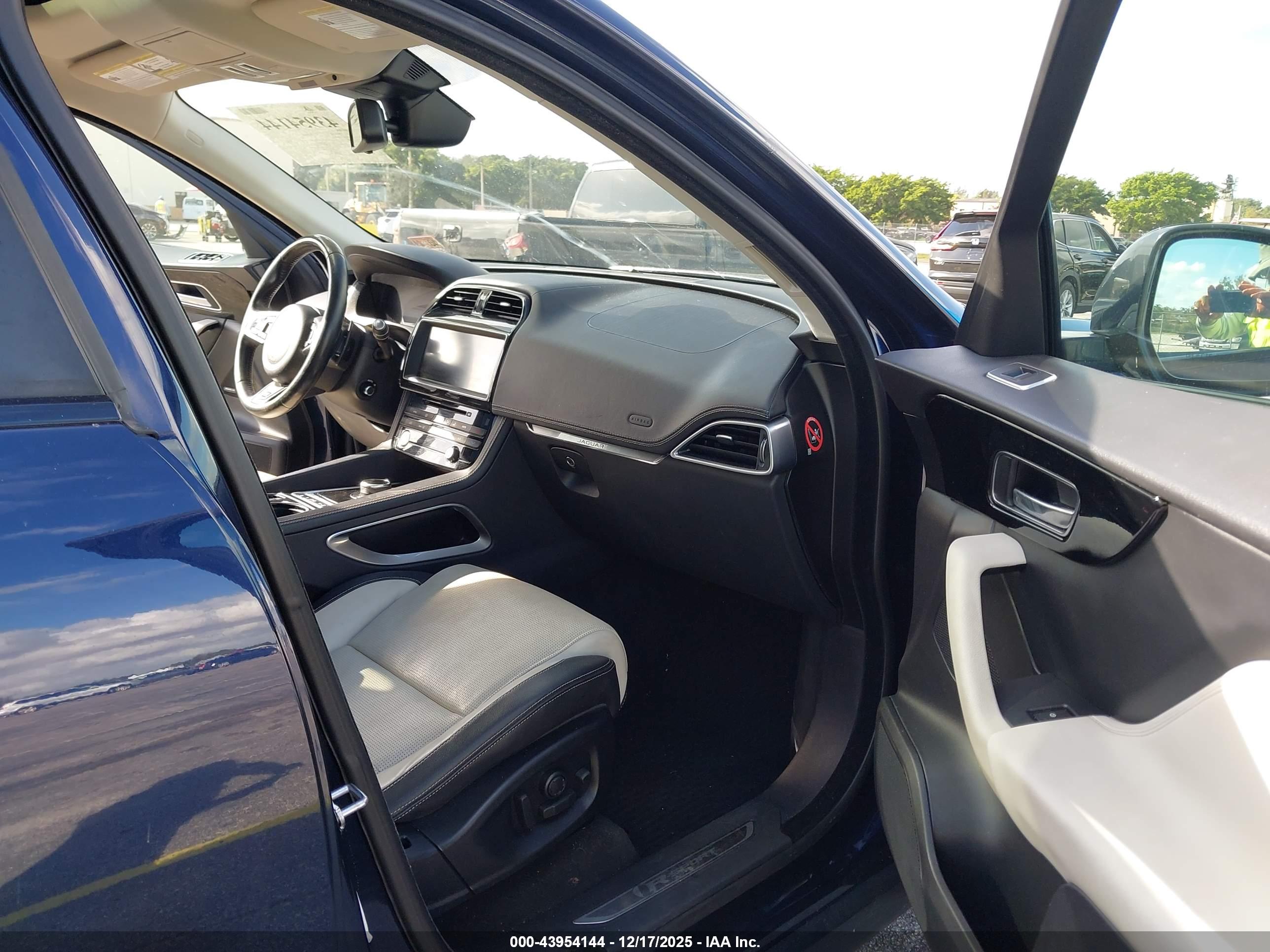 JAGUAR F-PACE image 5
