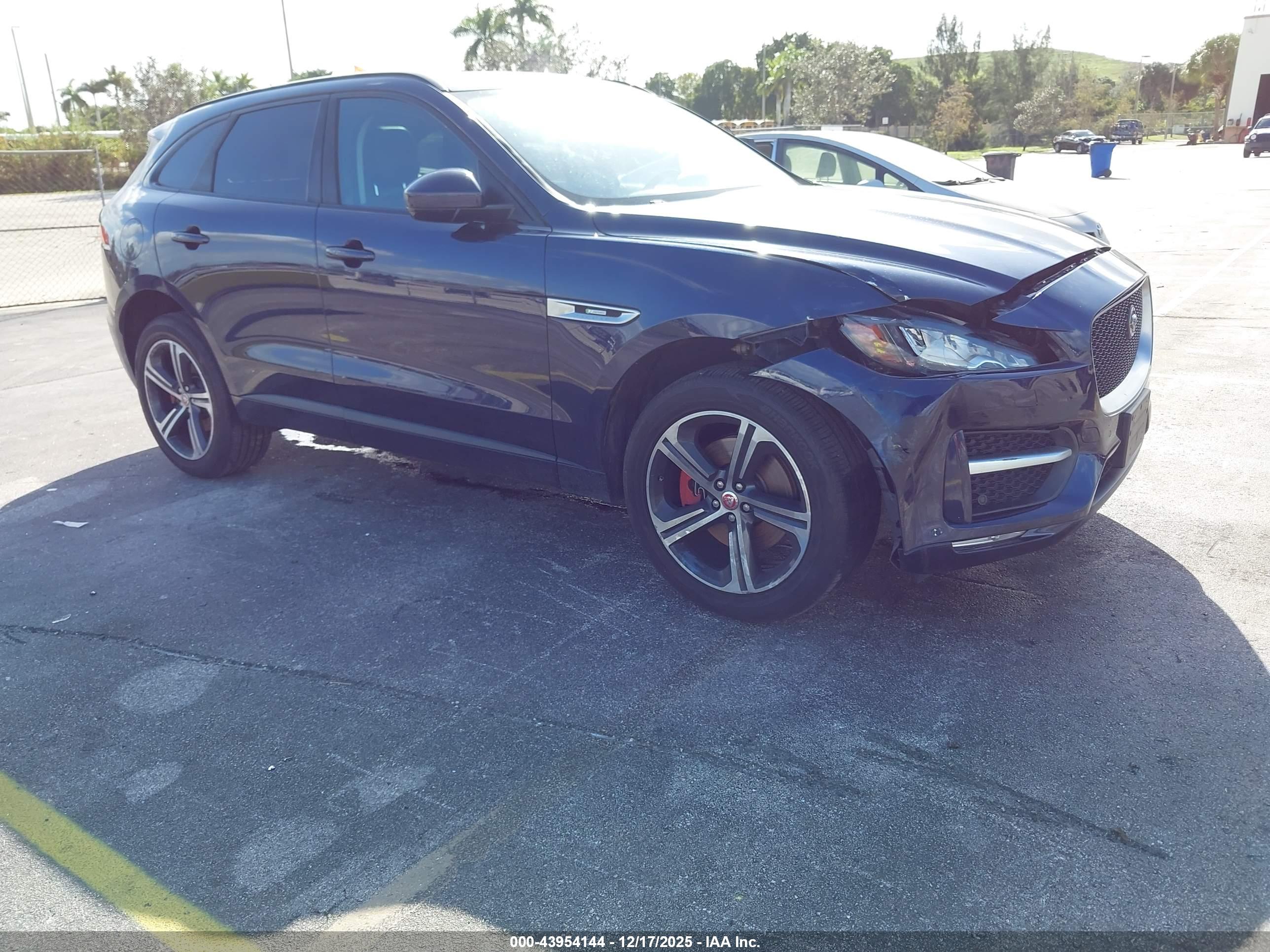 JAGUAR F-PACE image 6