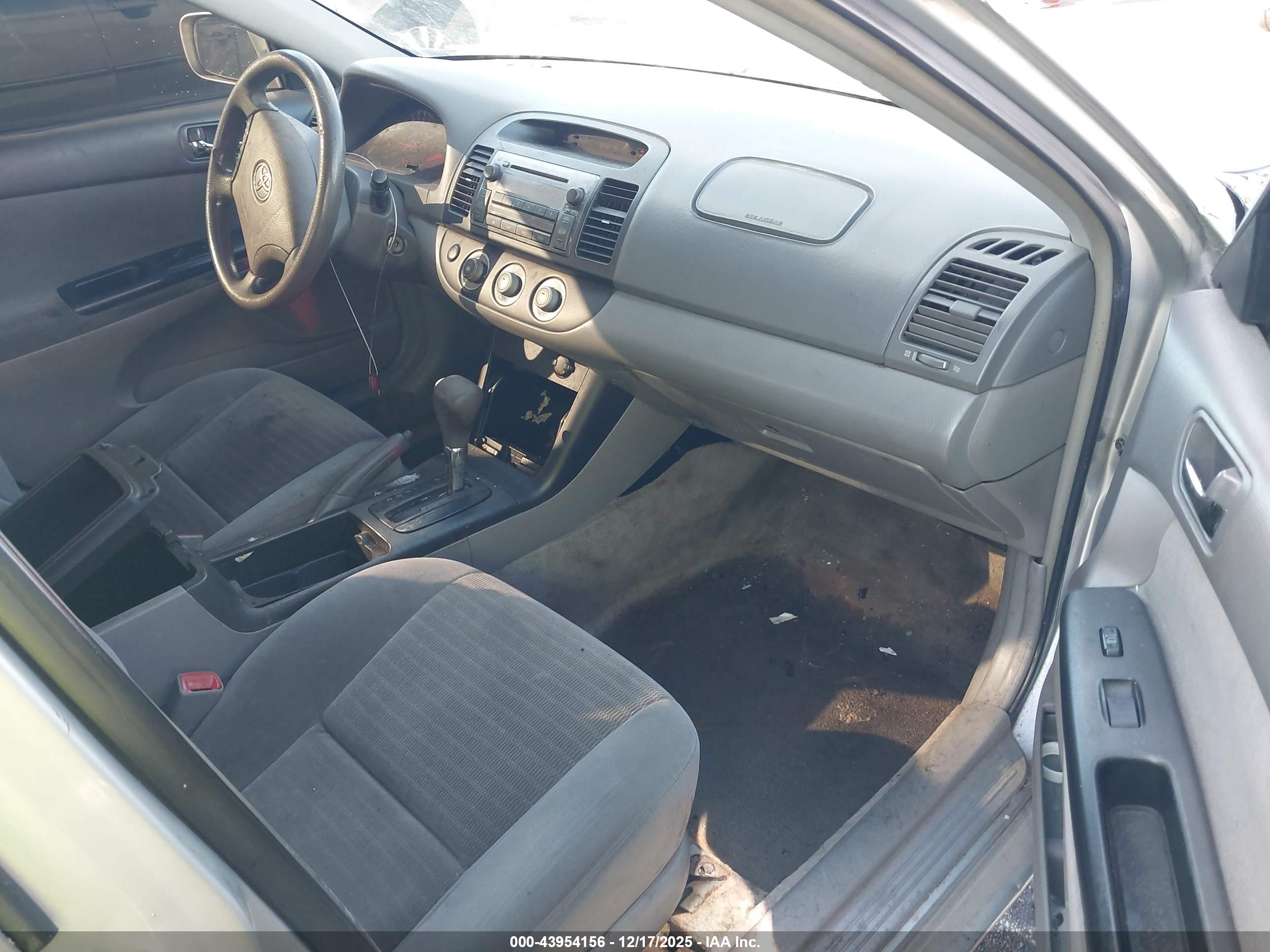 TOYOTA CAMRY image 5