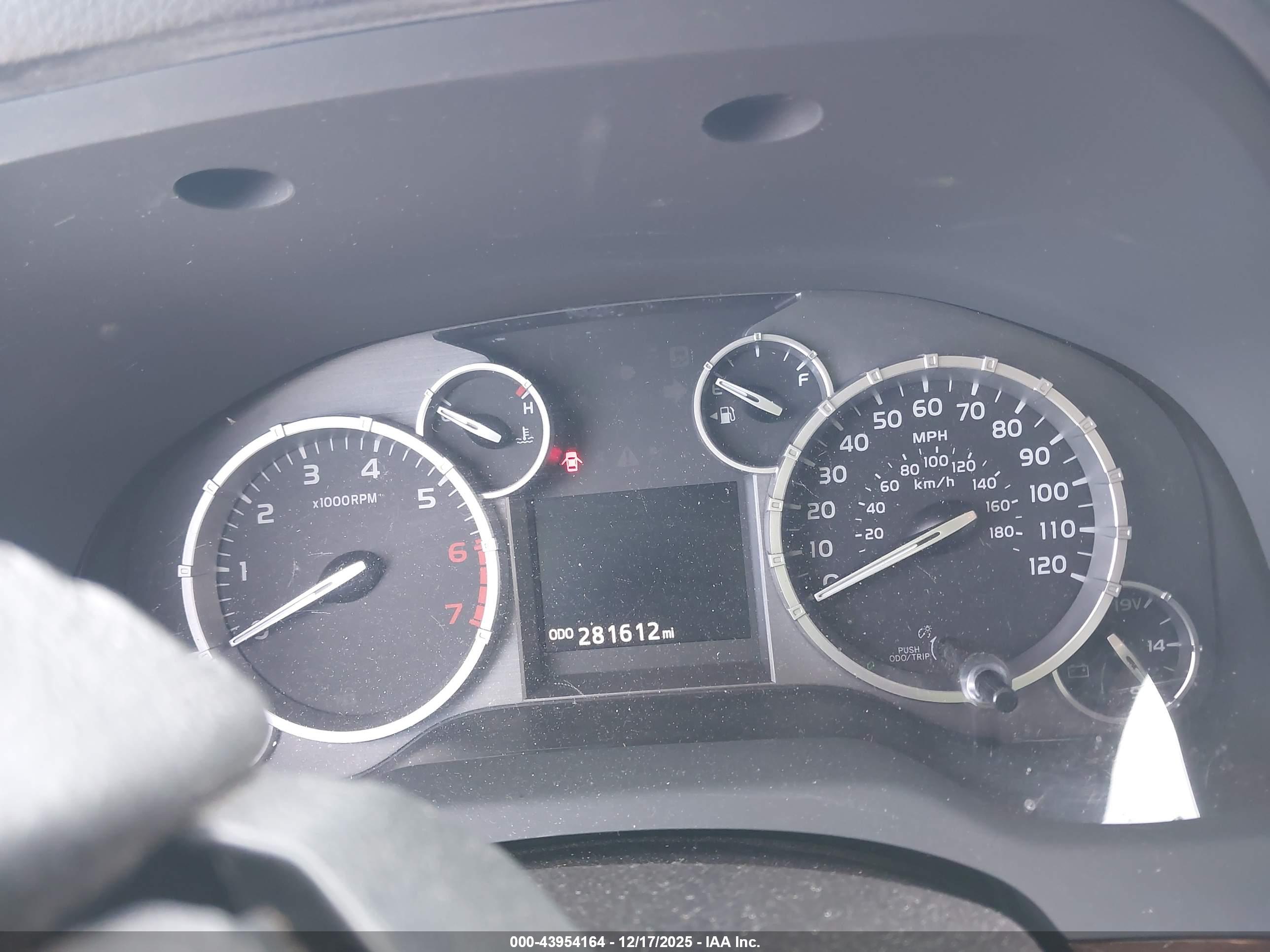 TOYOTA TUNDRA image 7