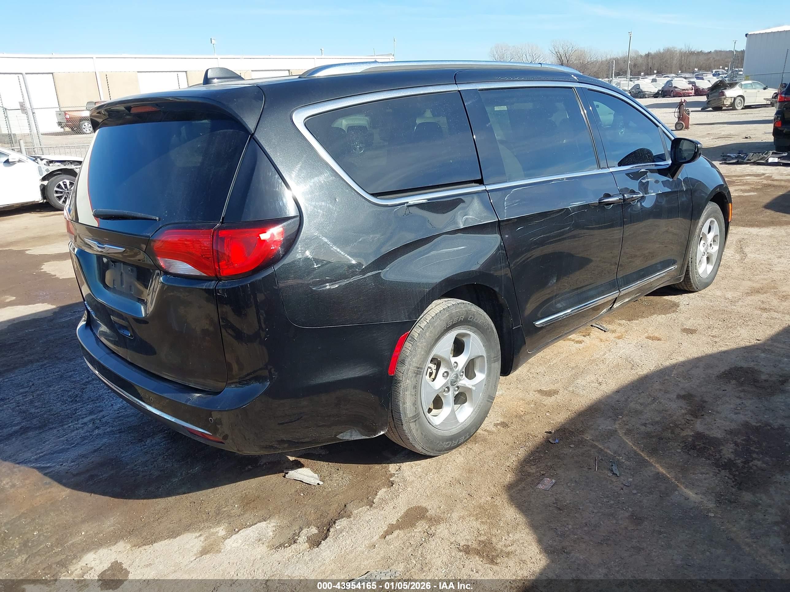 CHRYSLER PACIFICA image 4