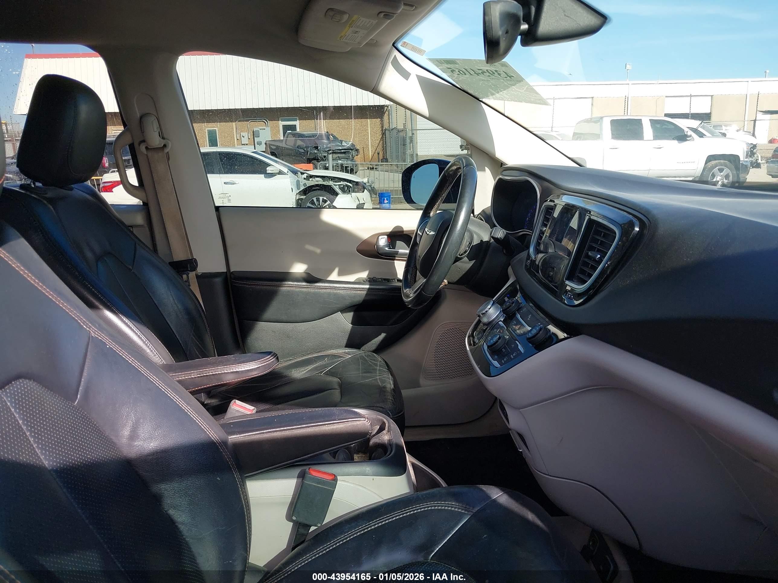 CHRYSLER PACIFICA image 5