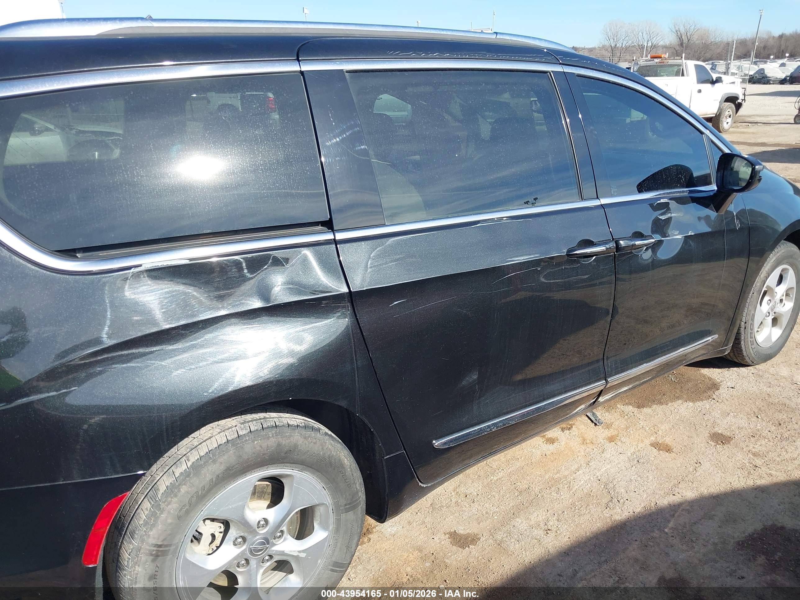 CHRYSLER PACIFICA image 6