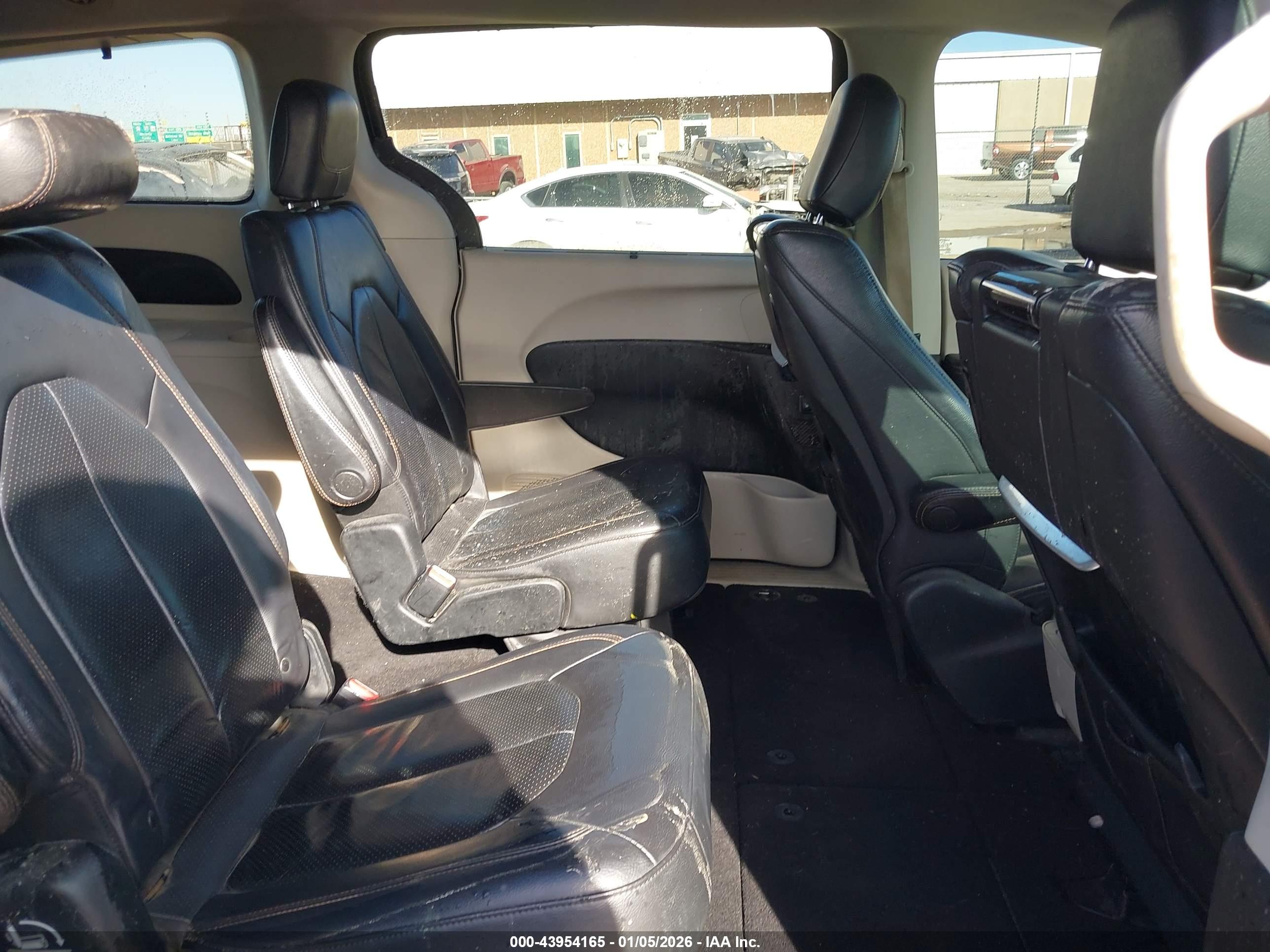 CHRYSLER PACIFICA image 8