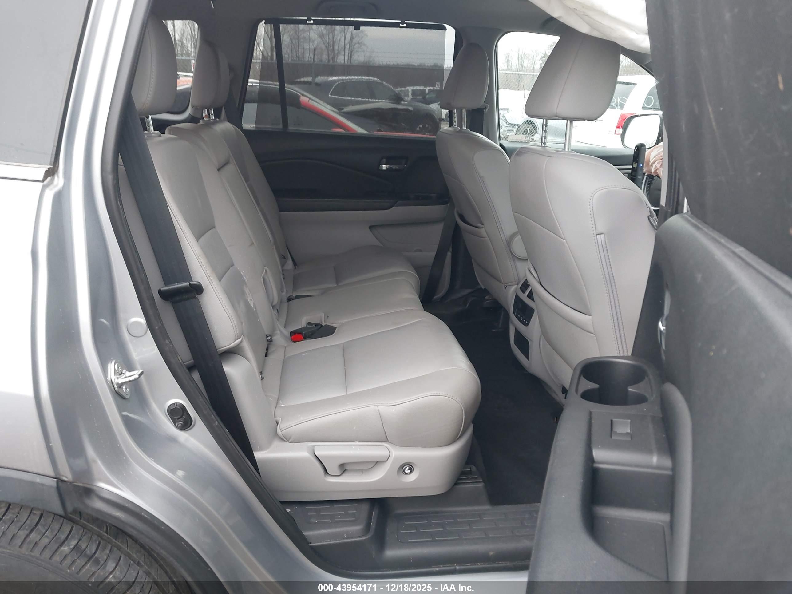 HONDA PILOT image 8