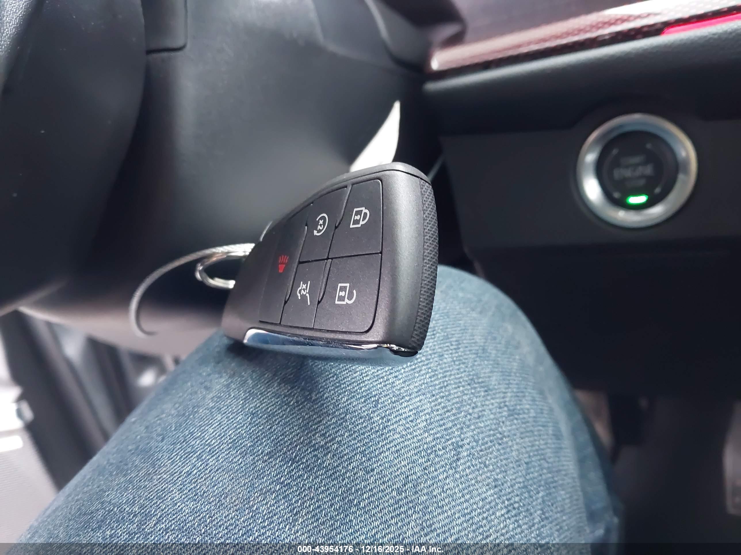 CHEVROLET TRAVERSE image 11