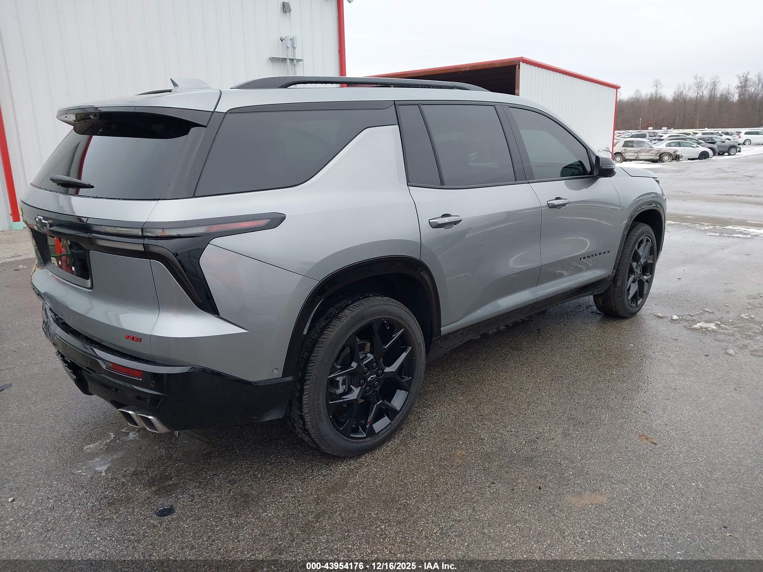 CHEVROLET TRAVERSE image 4