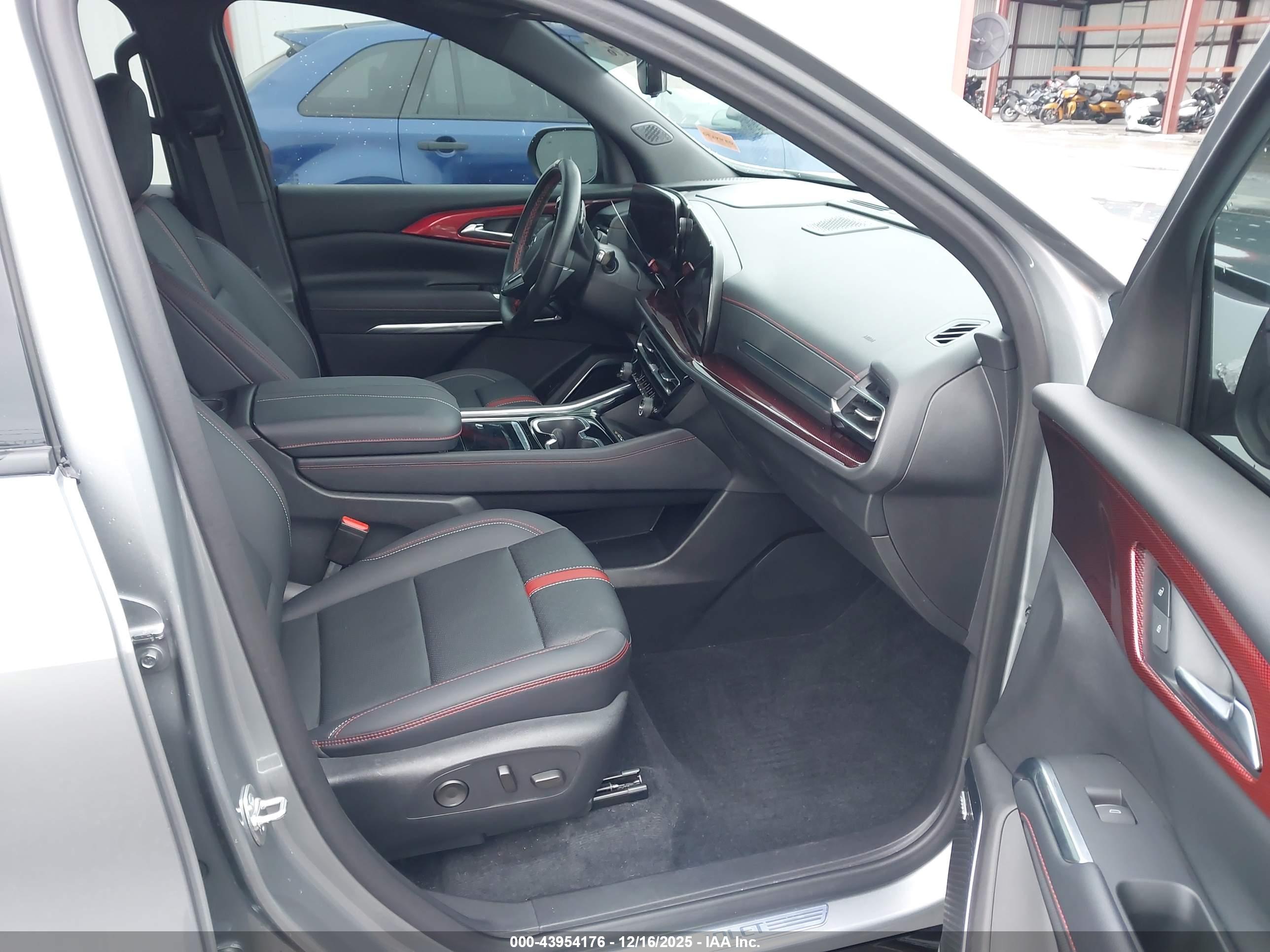 CHEVROLET TRAVERSE image 5
