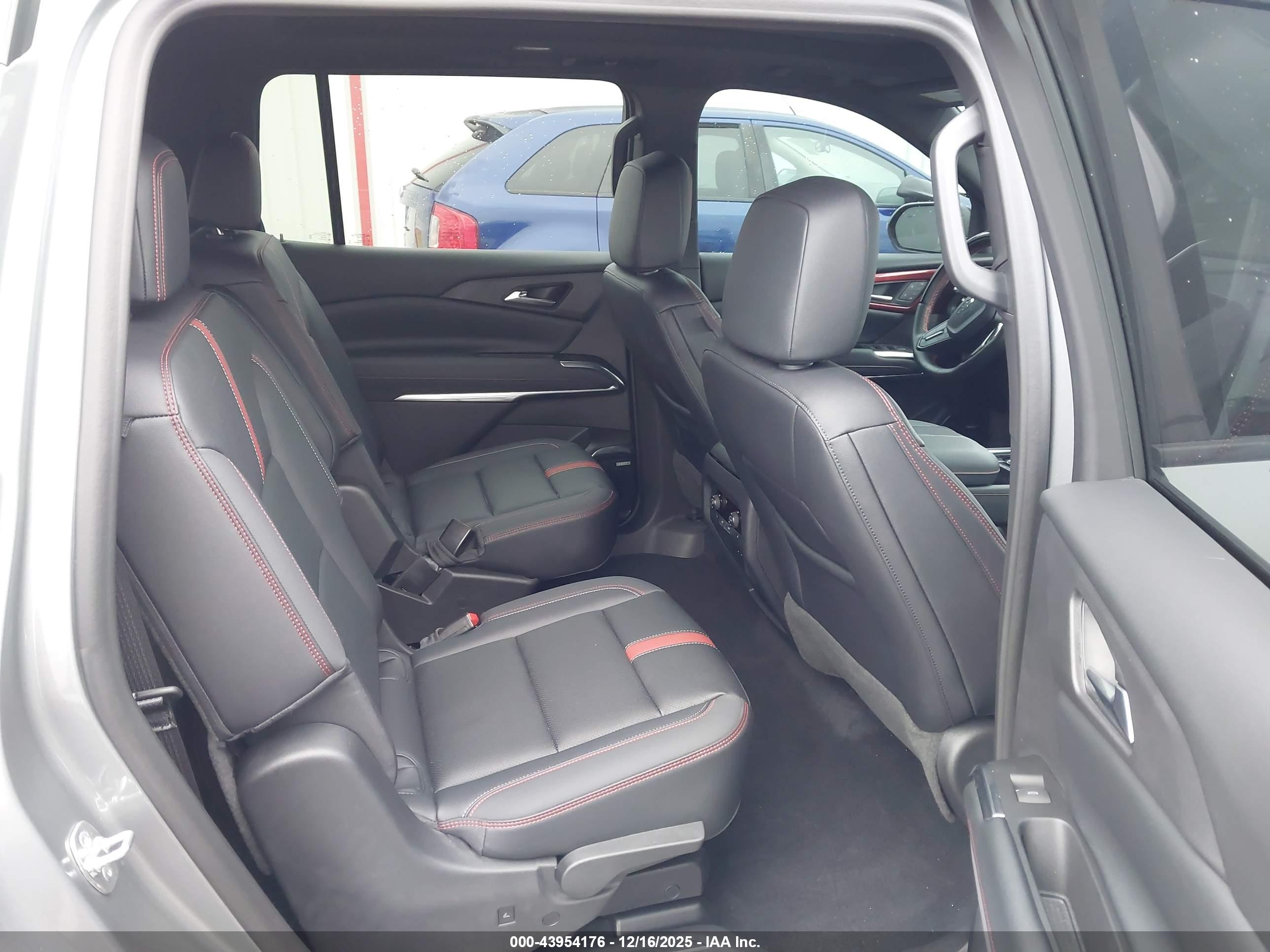 CHEVROLET TRAVERSE image 8