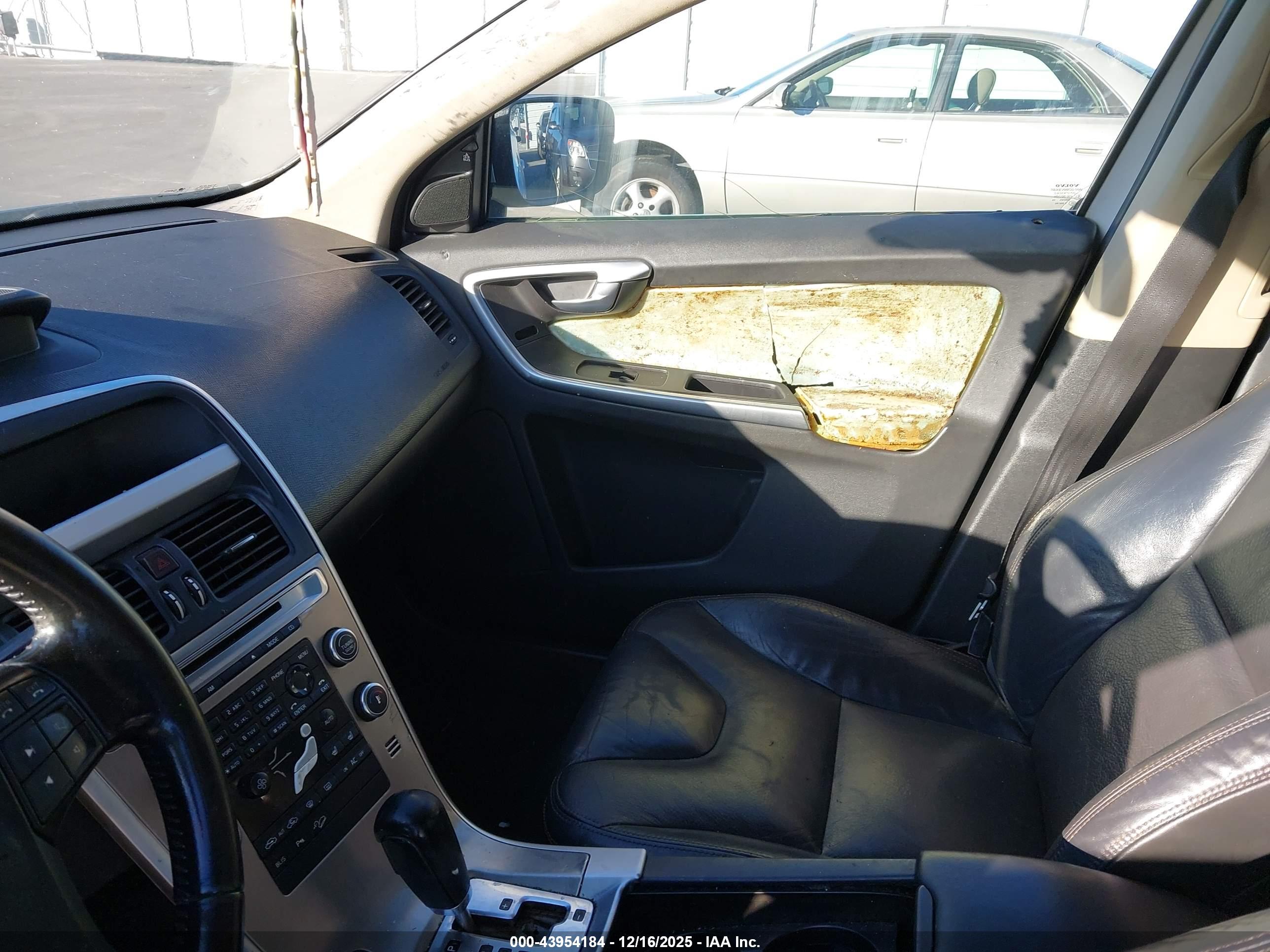 VOLVO XC60 image 5