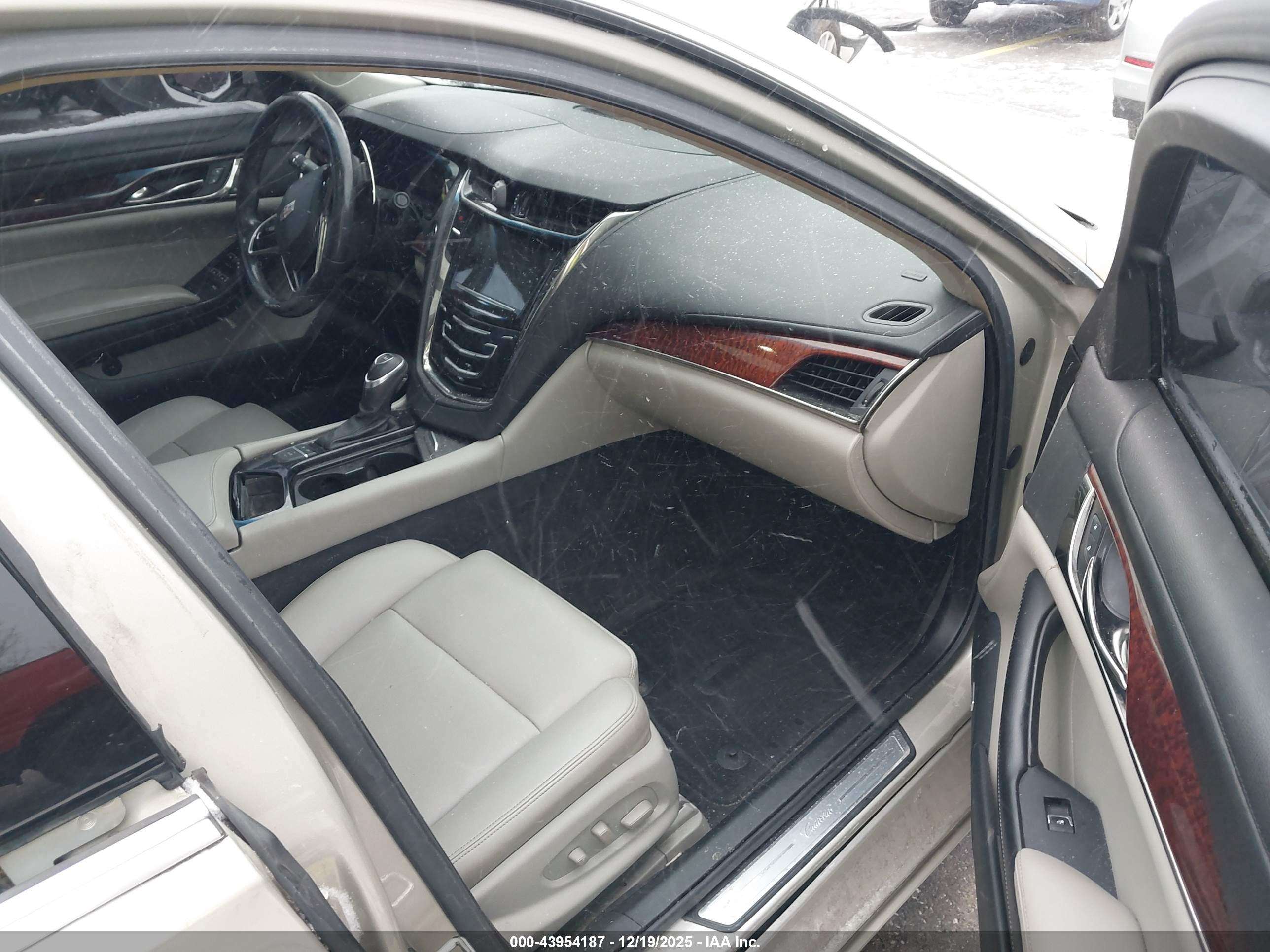 CADILLAC CTS image 5