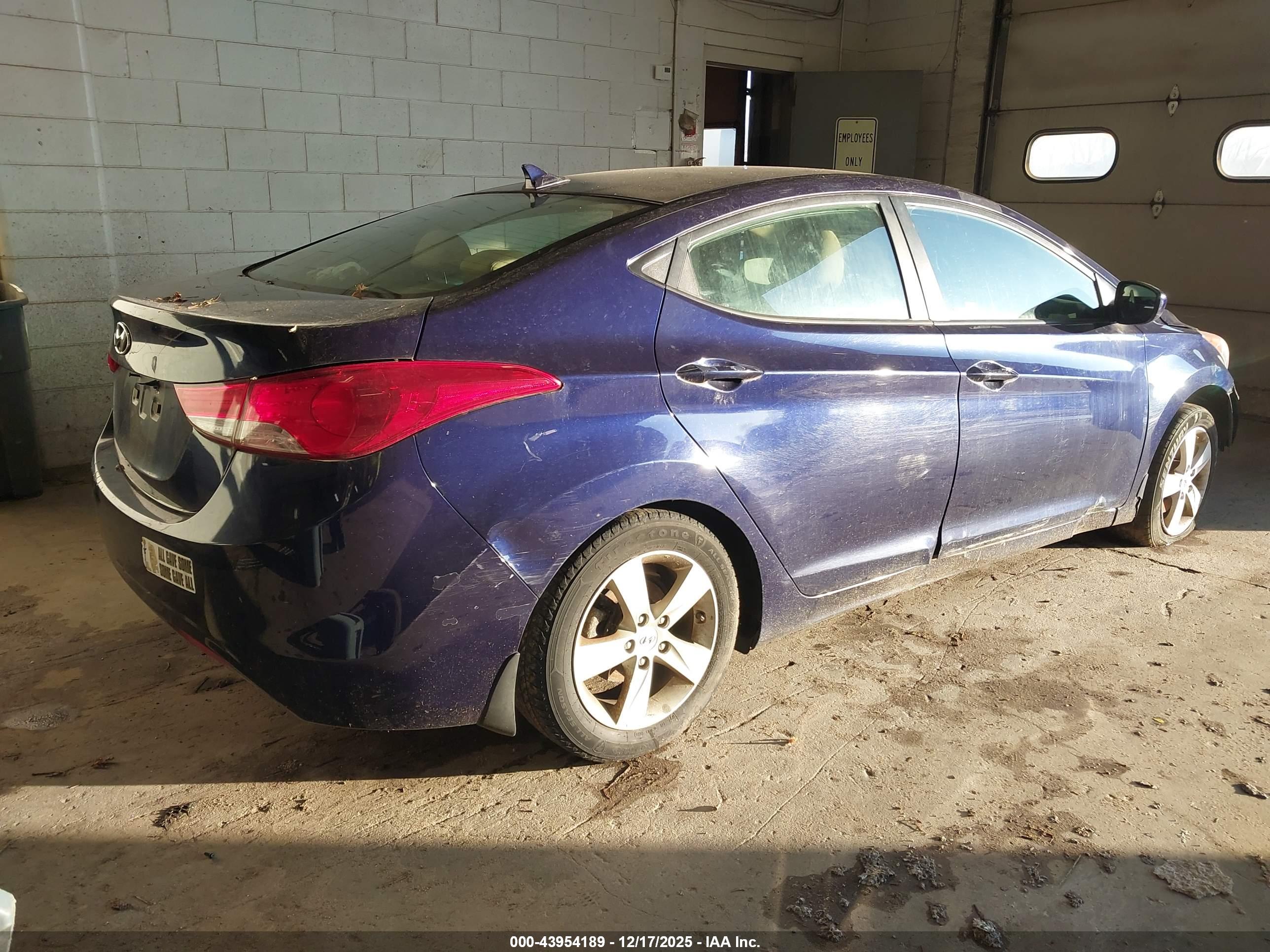 HYUNDAI ELANTRA image 4