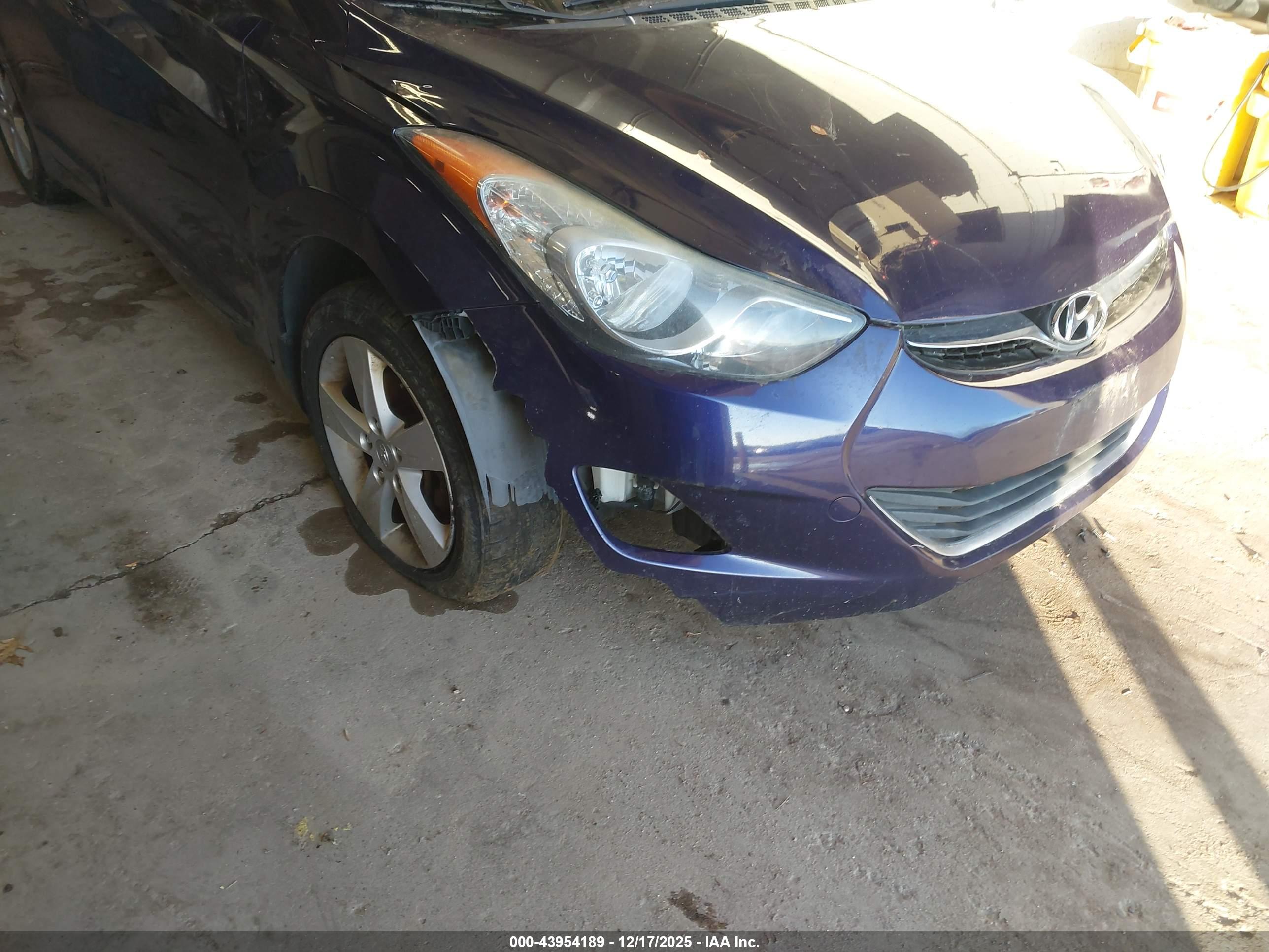 HYUNDAI ELANTRA image 6