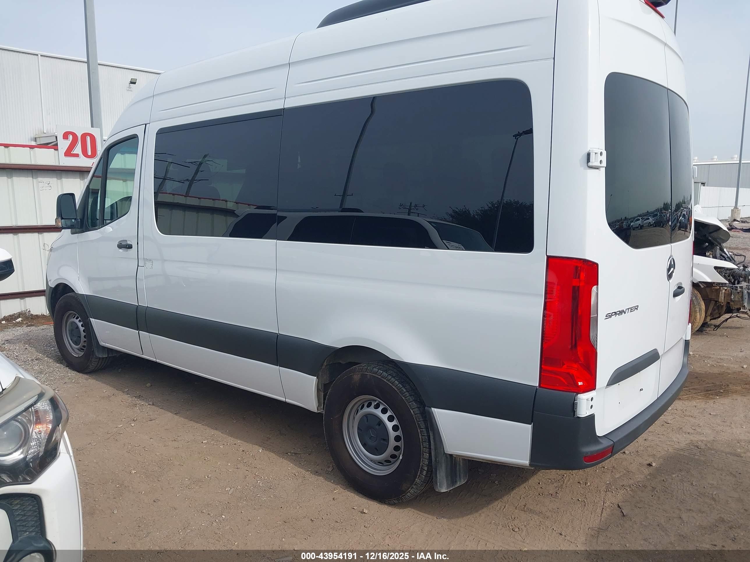 MERCEDES-BENZ SPRINTER image 3