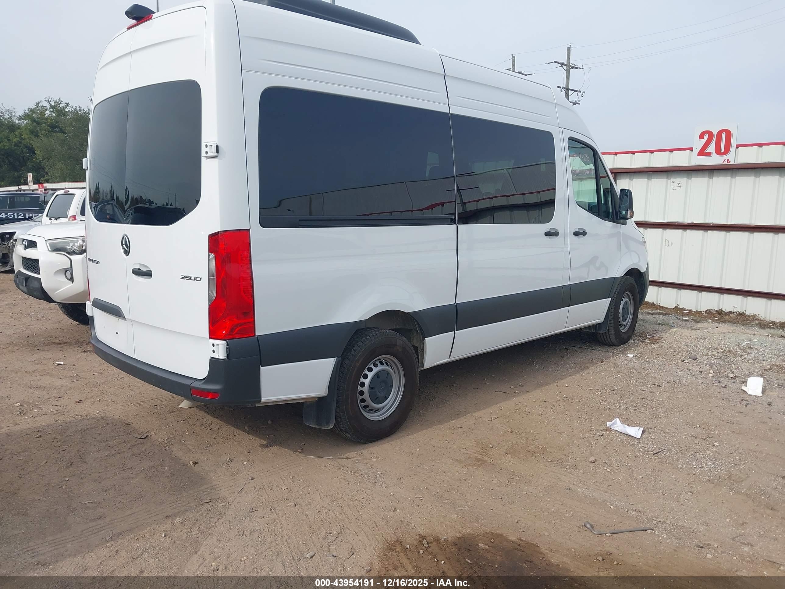 MERCEDES-BENZ SPRINTER image 4