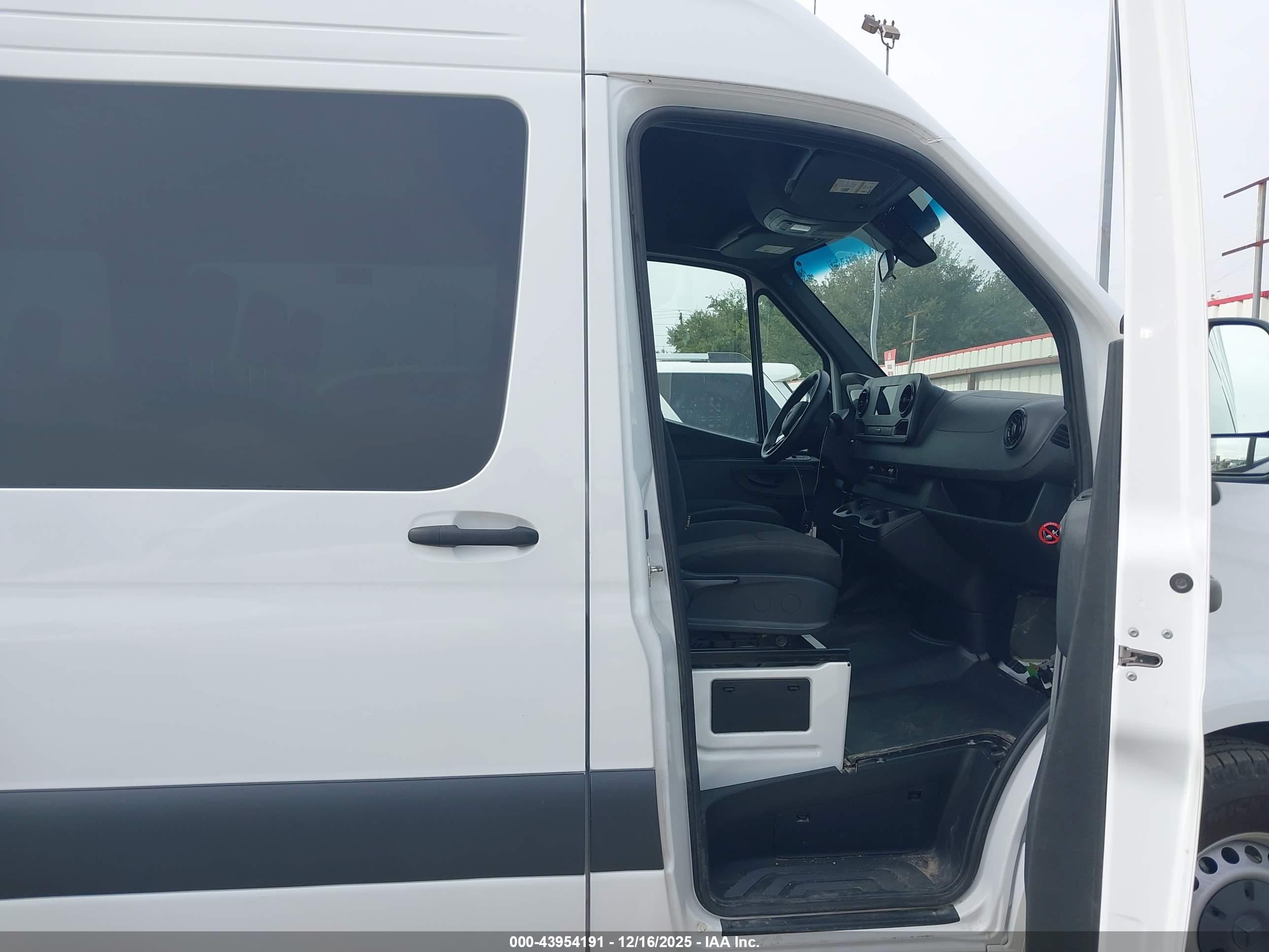 MERCEDES-BENZ SPRINTER image 5