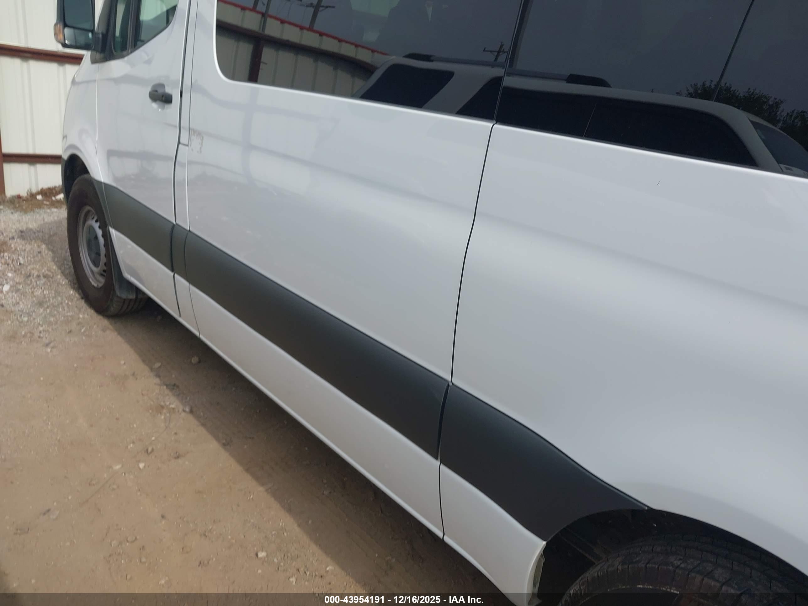 MERCEDES-BENZ SPRINTER image 6