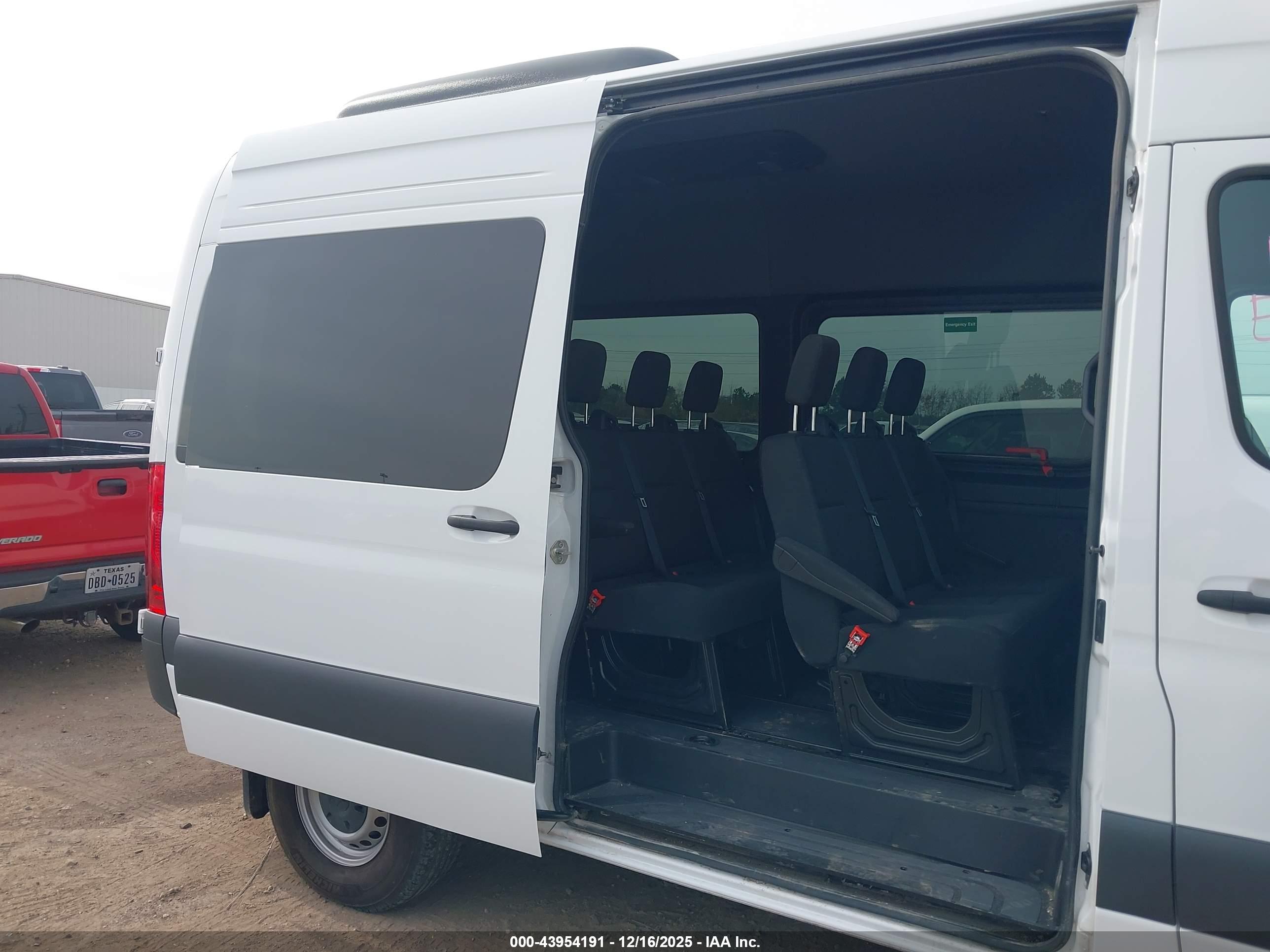 MERCEDES-BENZ SPRINTER image 8