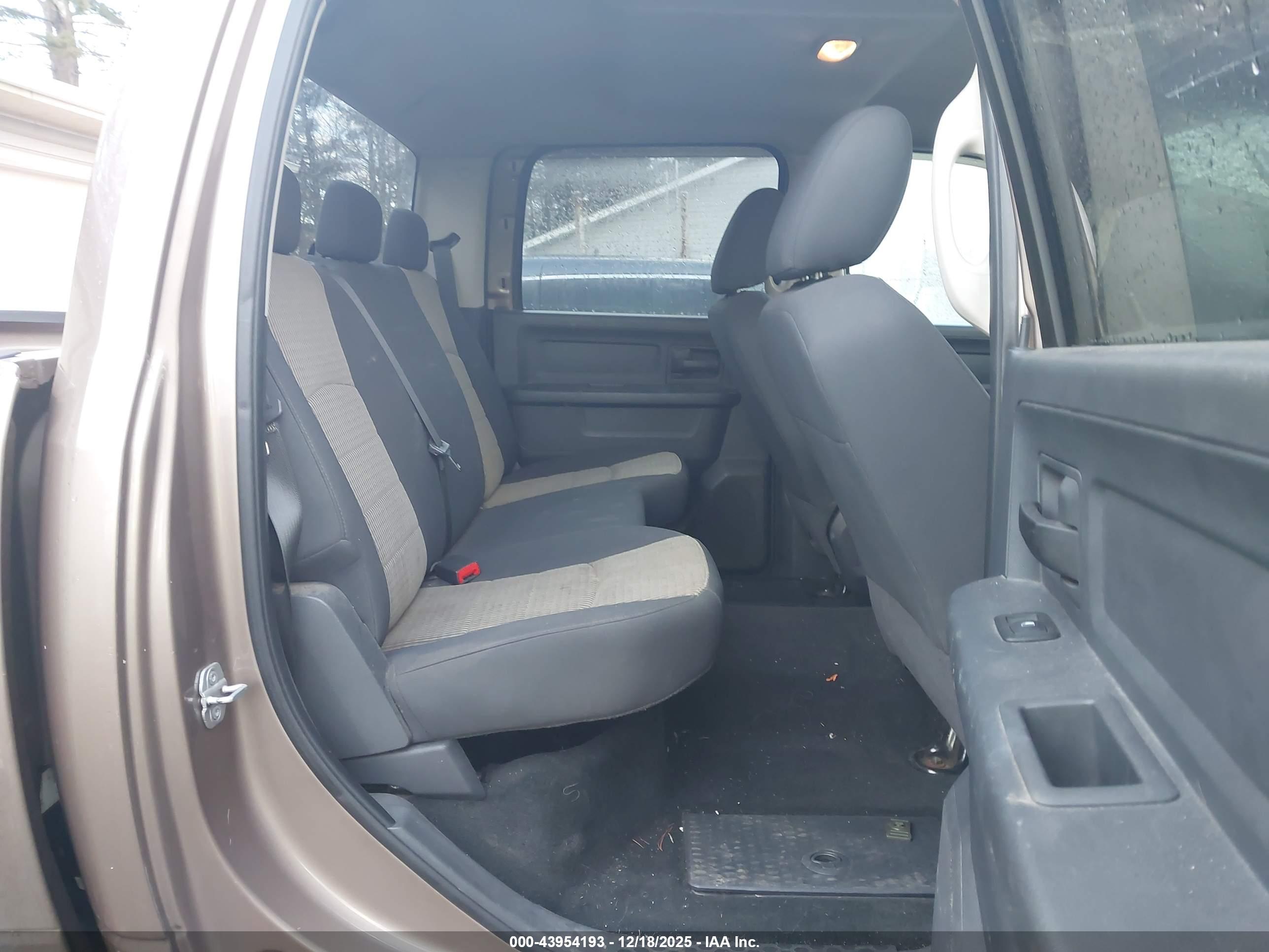 DODGE RAM image 8