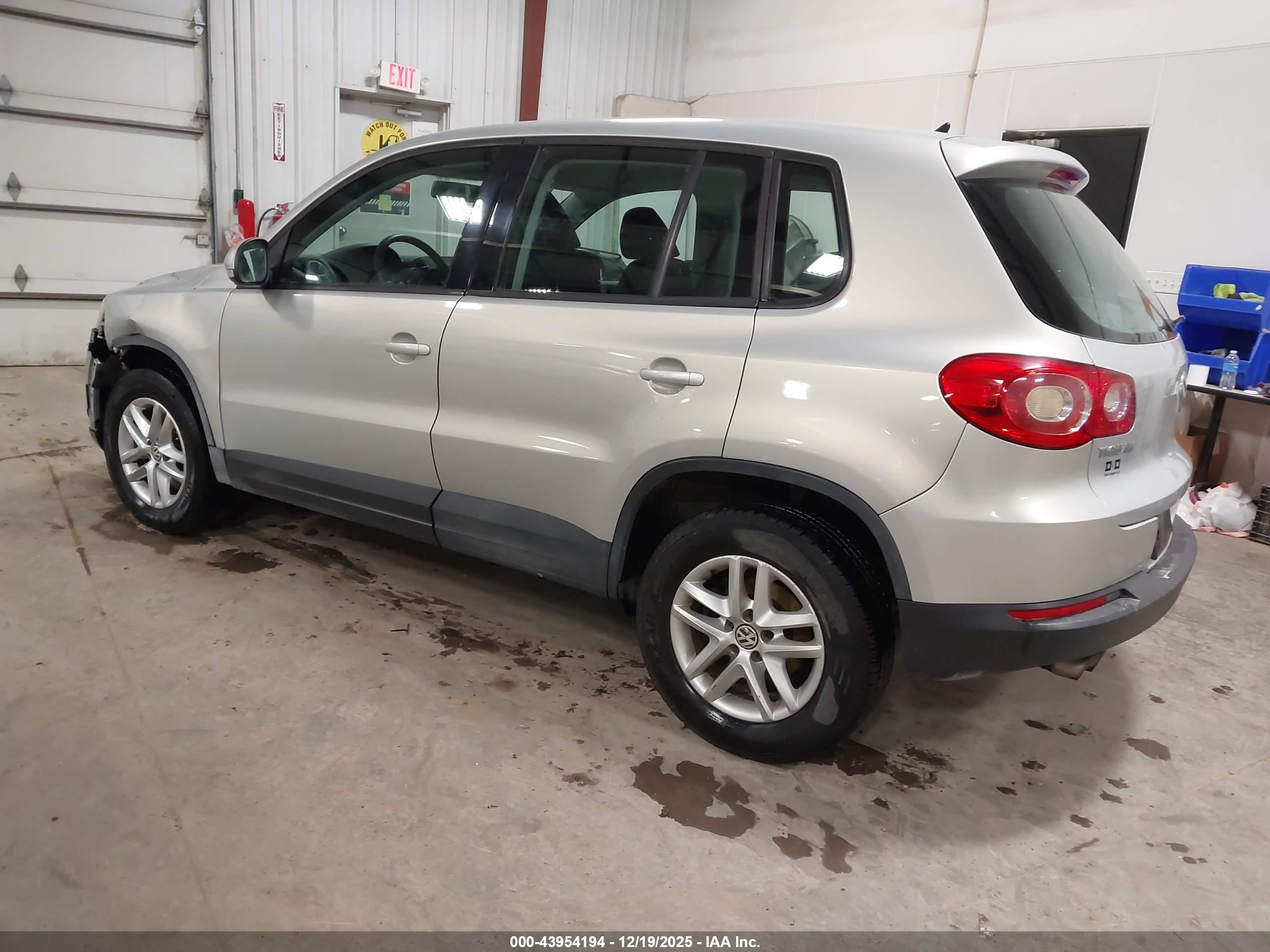 VOLKSWAGEN TIGUAN image 3