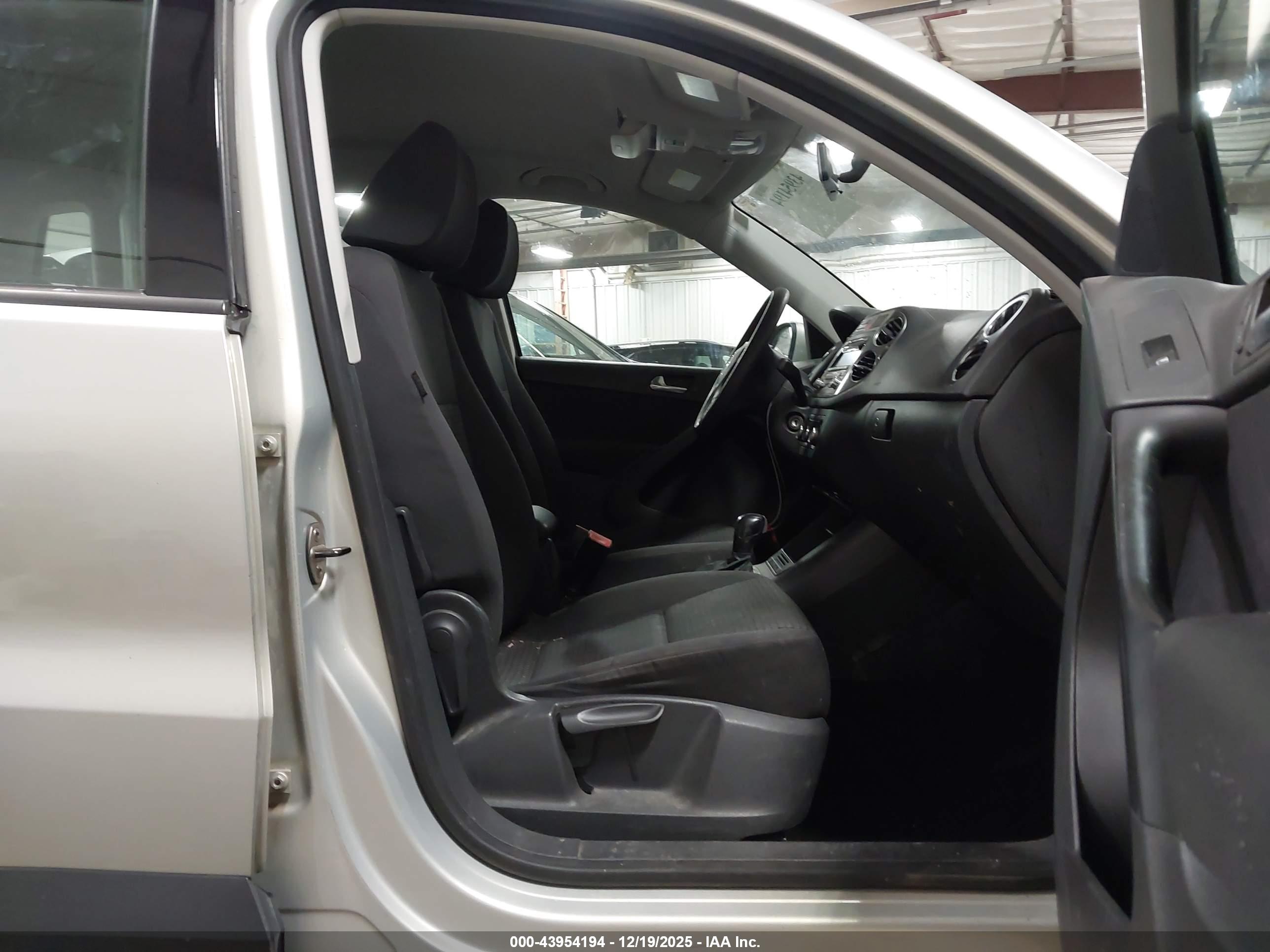 VOLKSWAGEN TIGUAN image 5